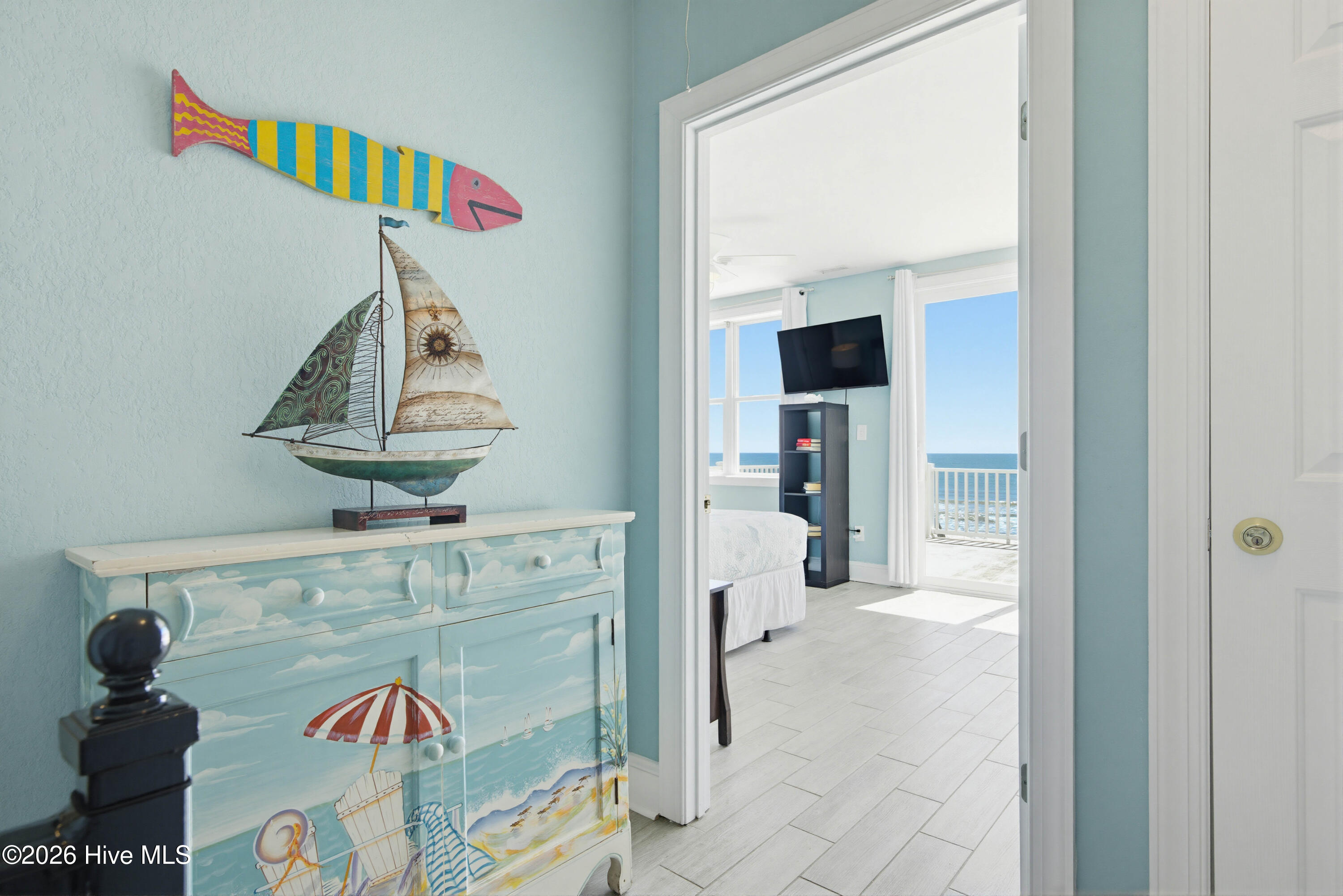 100566457 | Photo 38