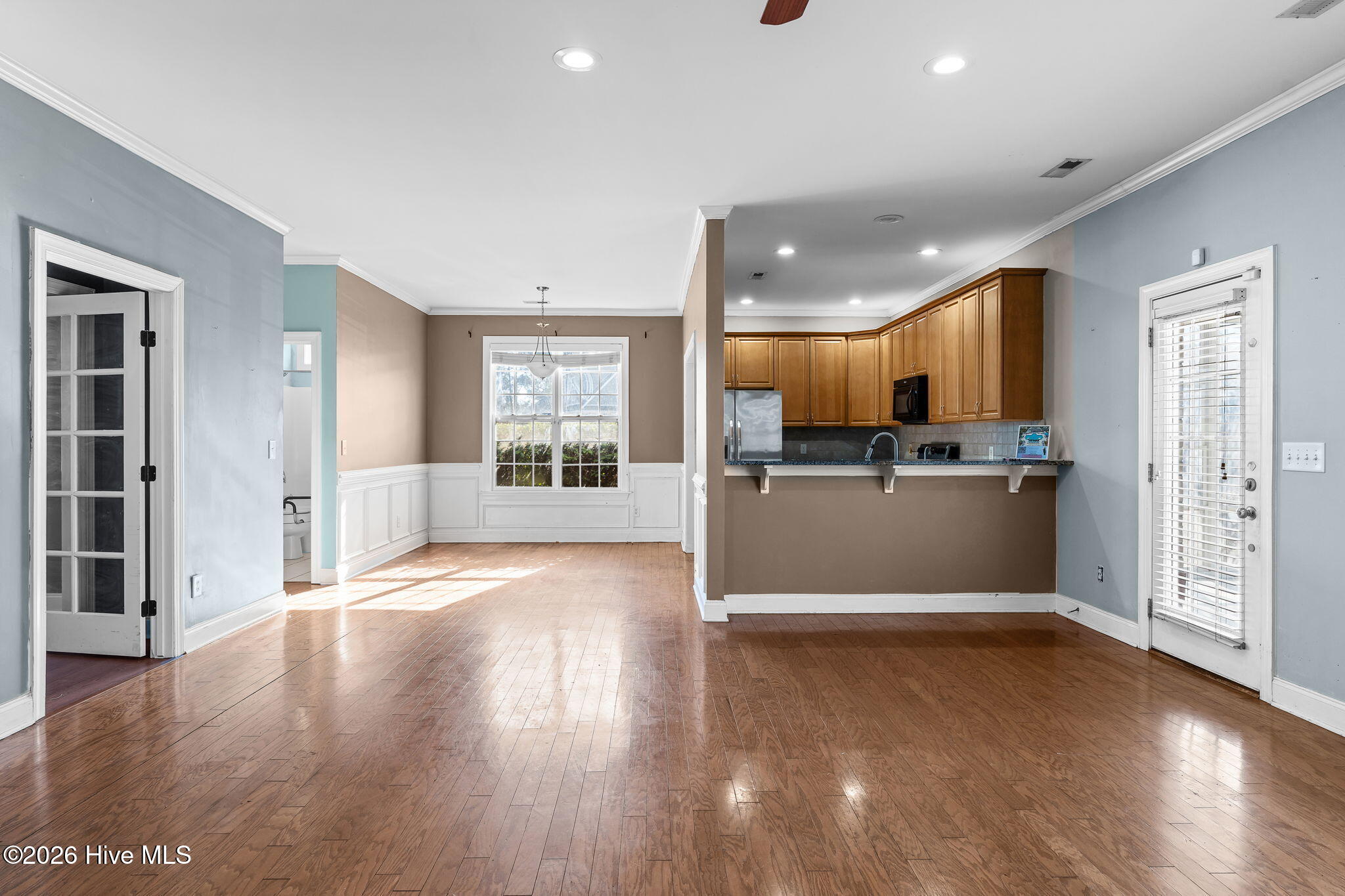 100542717 | Photo 16