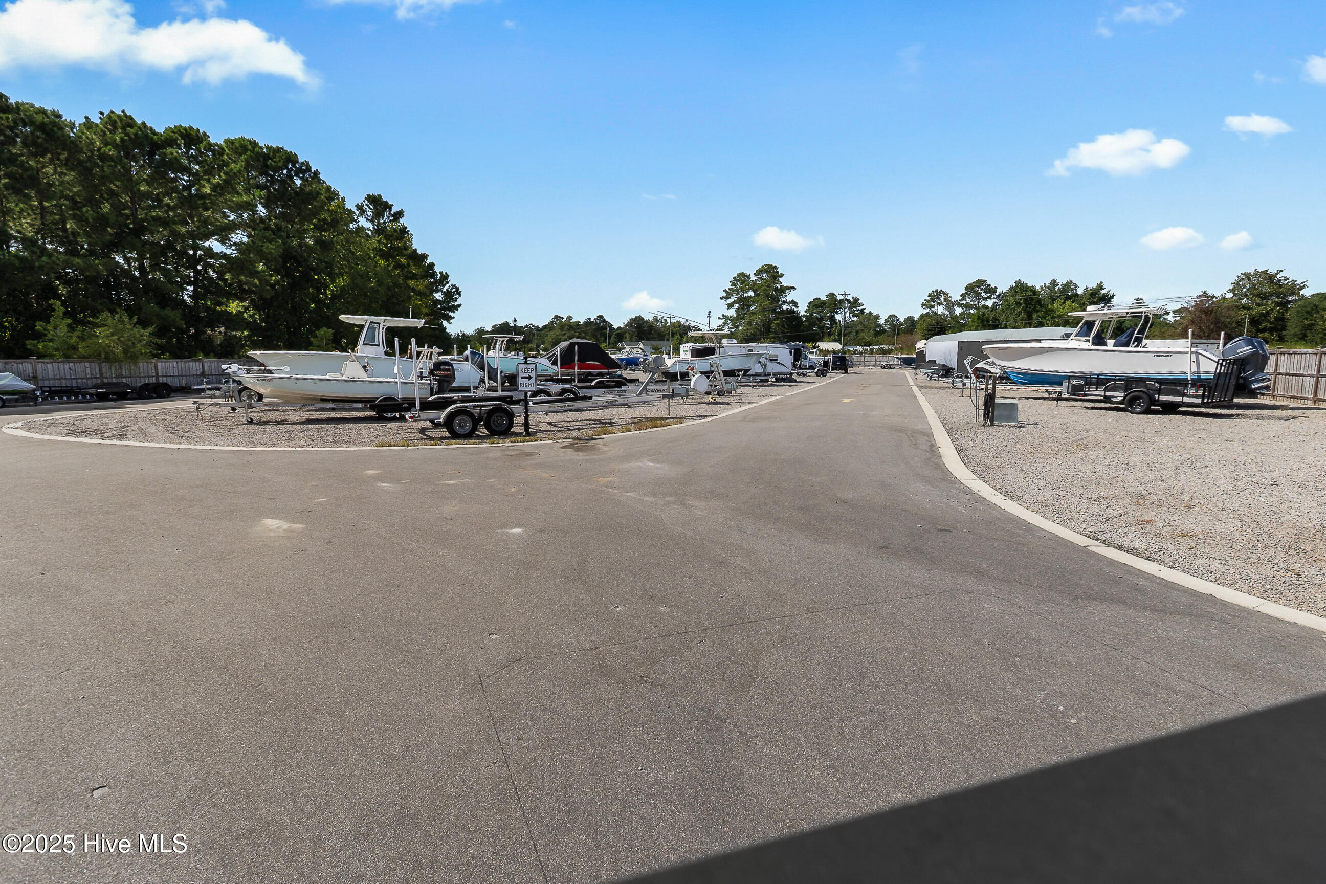 100536190 | Photo 43