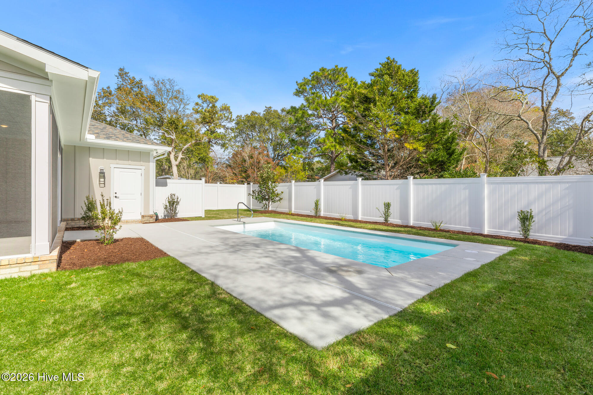 100516675 | Photo 76