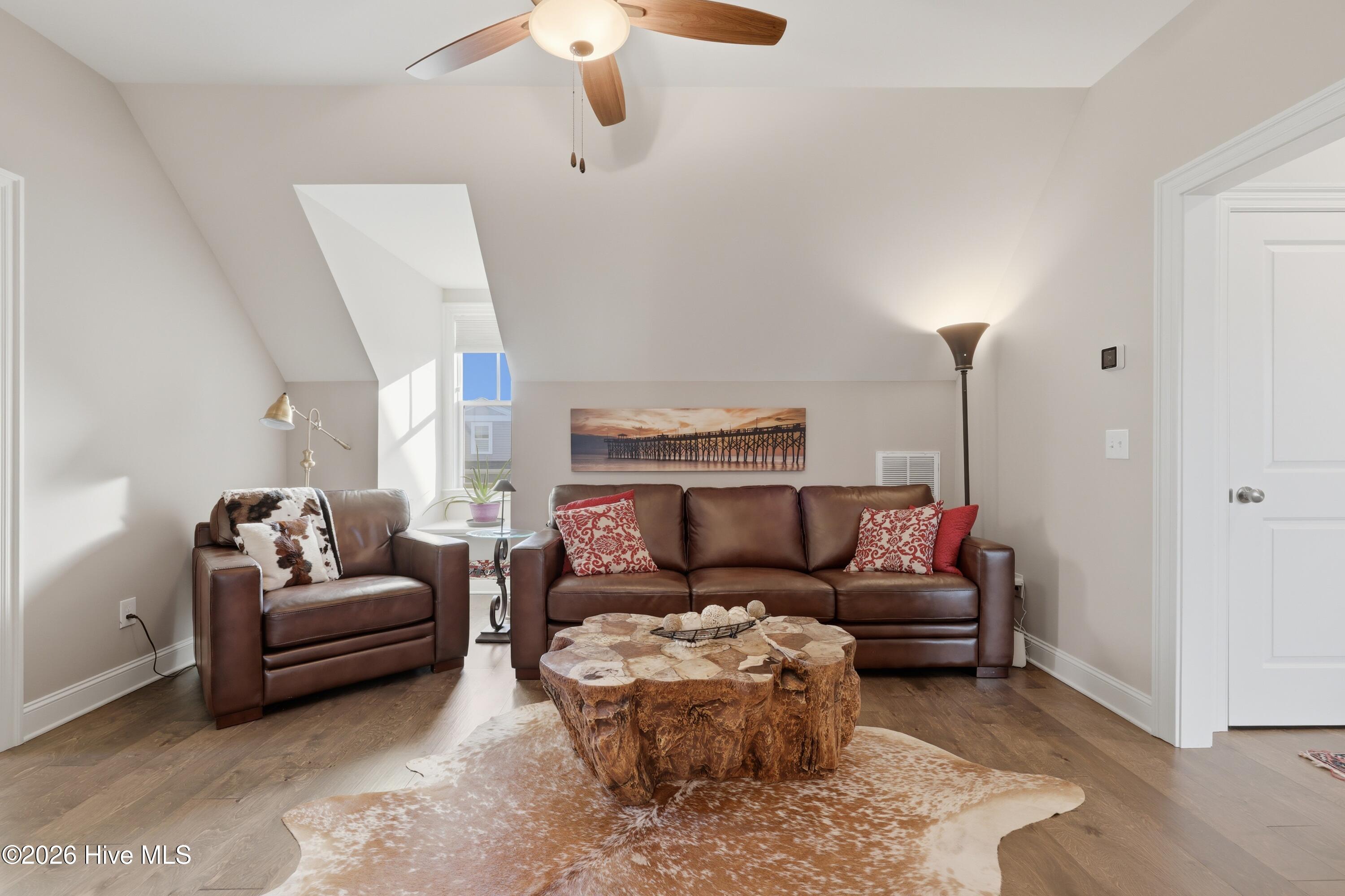 100560697 | Photo 52