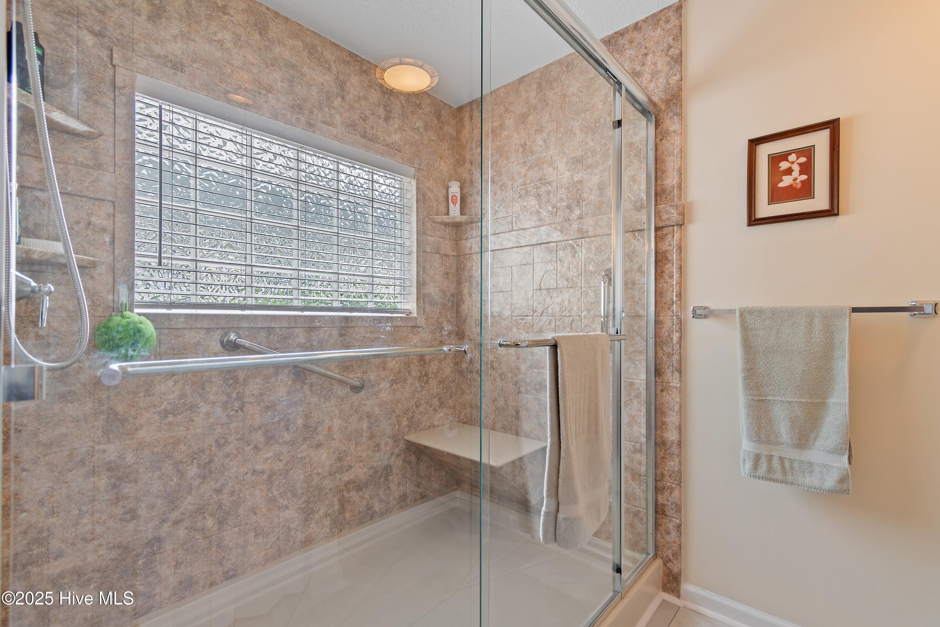 100529977 | Photo 33