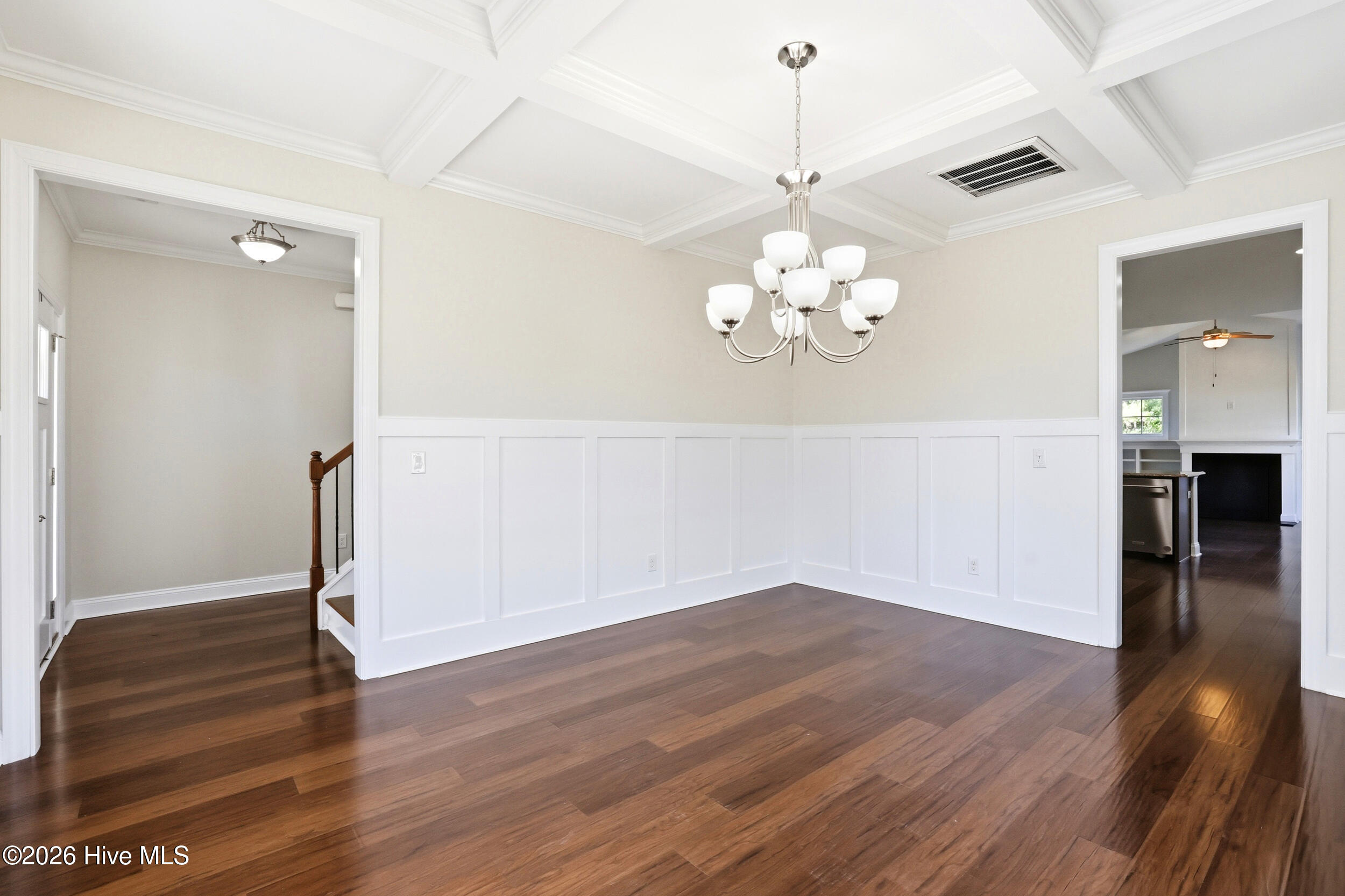 100569352 | Photo 23