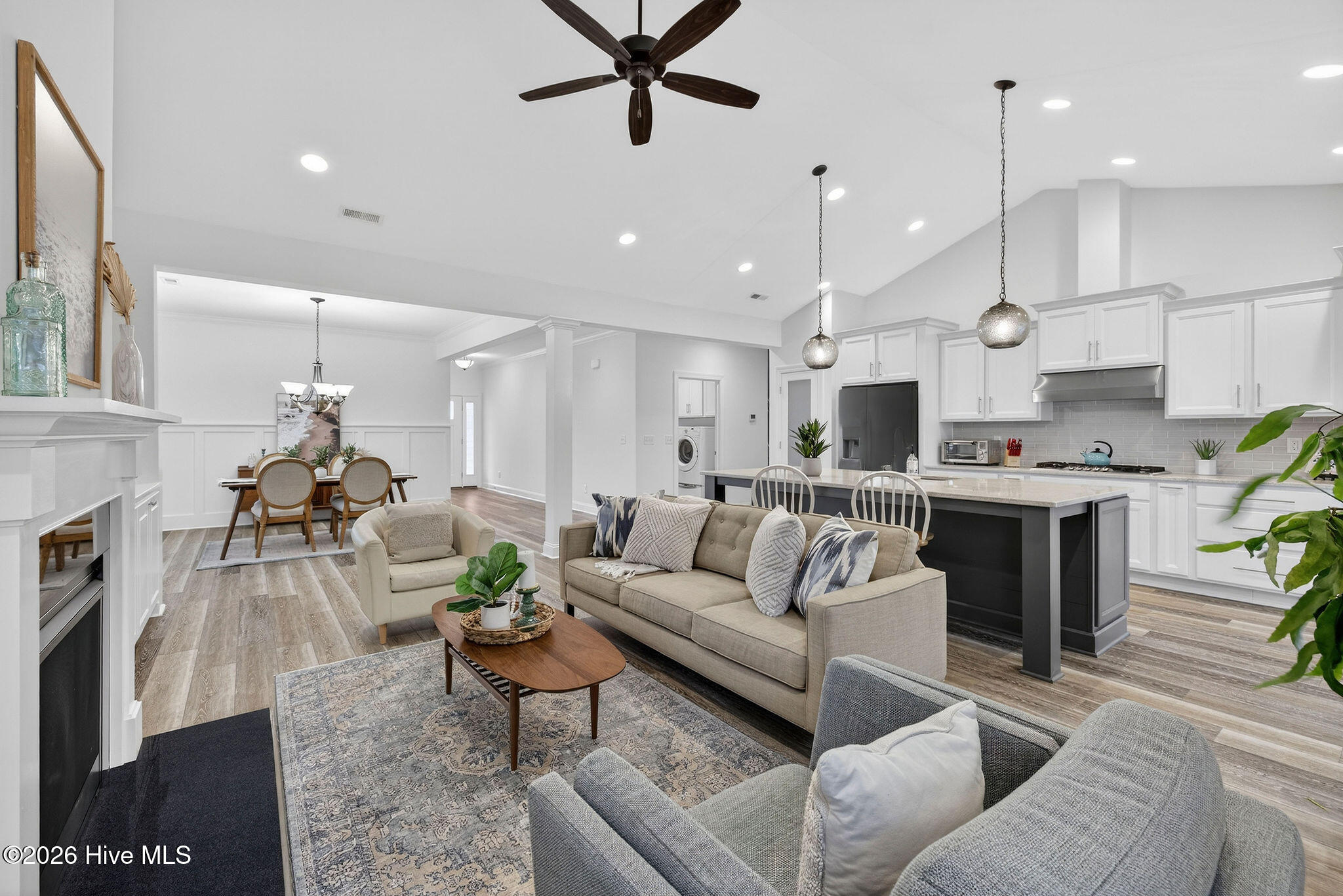 100557170 | Photo 27