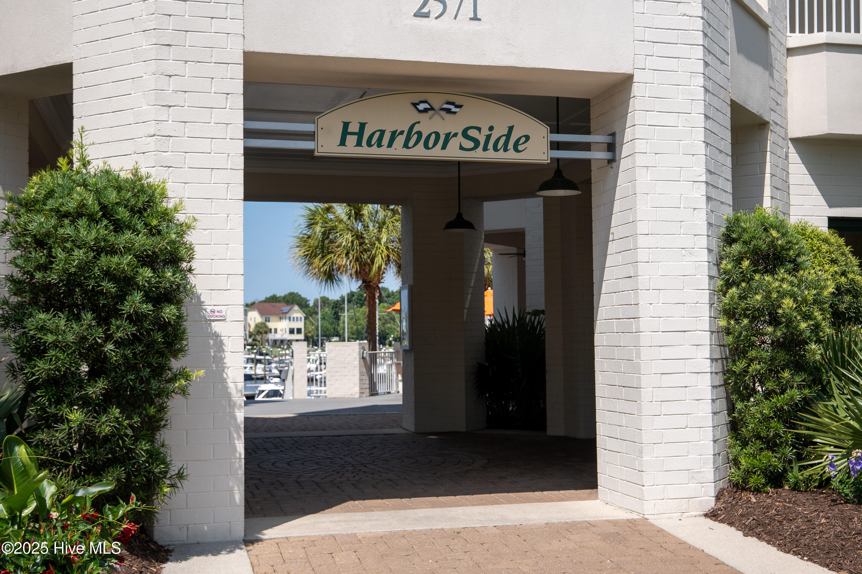 100543771 | Photo 66