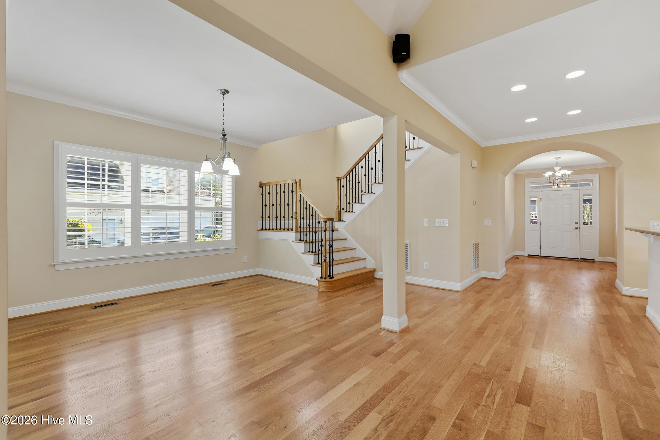 100567096 | Photo 35