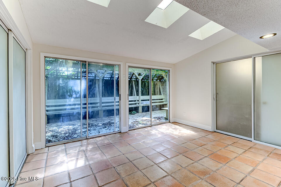 2208 Carlton Avenue, Wilmington, NC 28403 – photo 8: IMG_5017_18_19_20_21