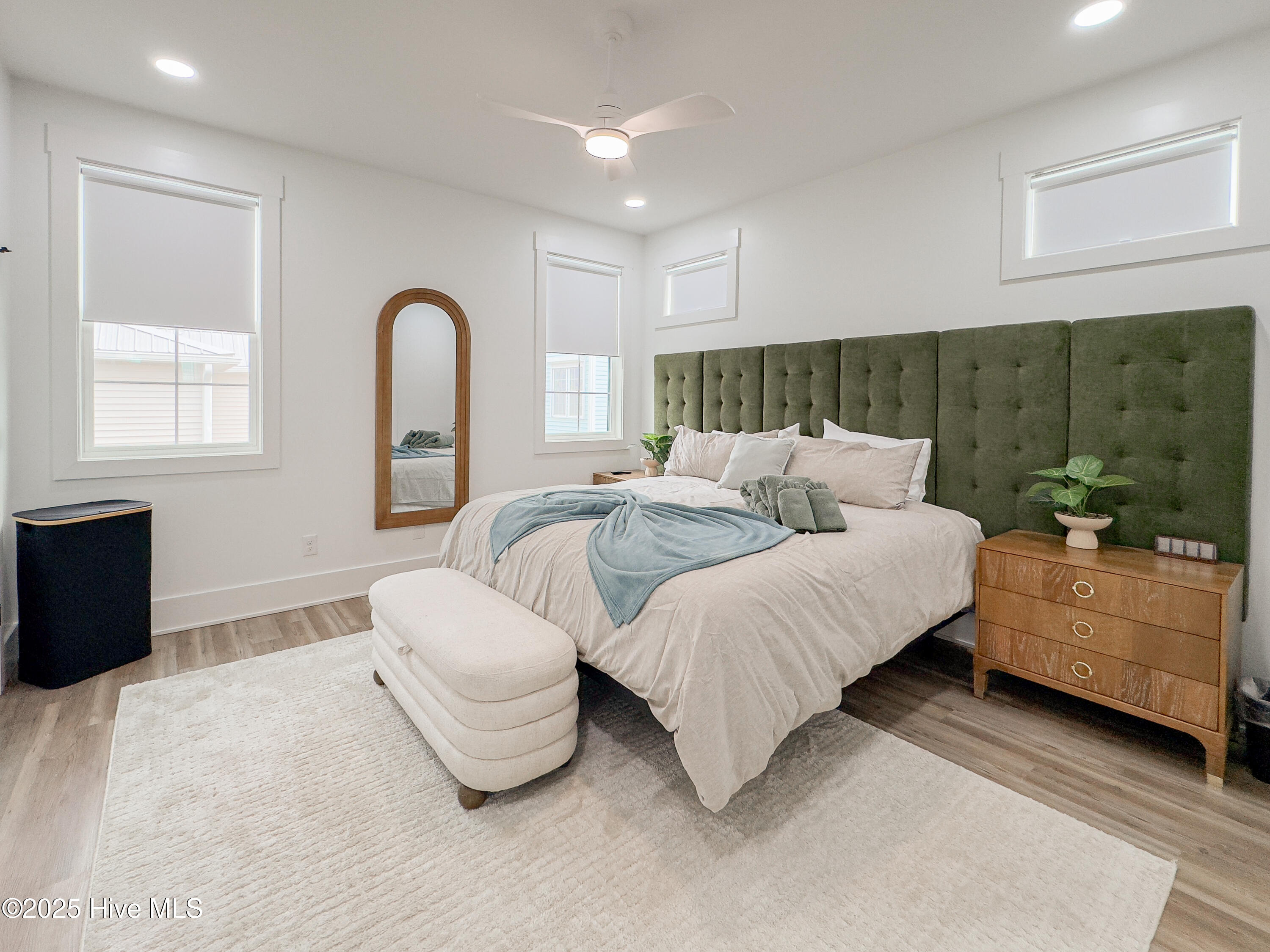 100537870 | Photo 42