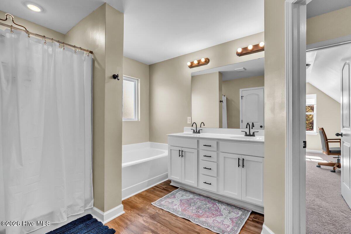 100558993 | Photo 36