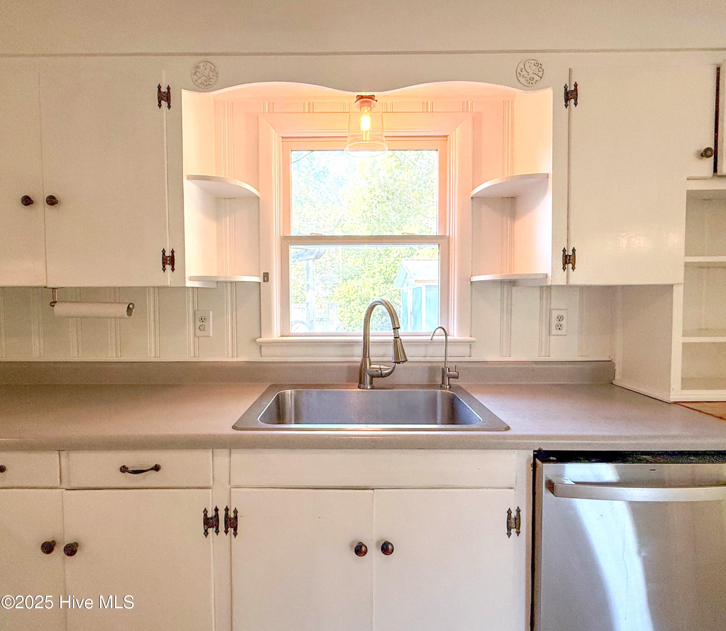 100537869 | Photo 23