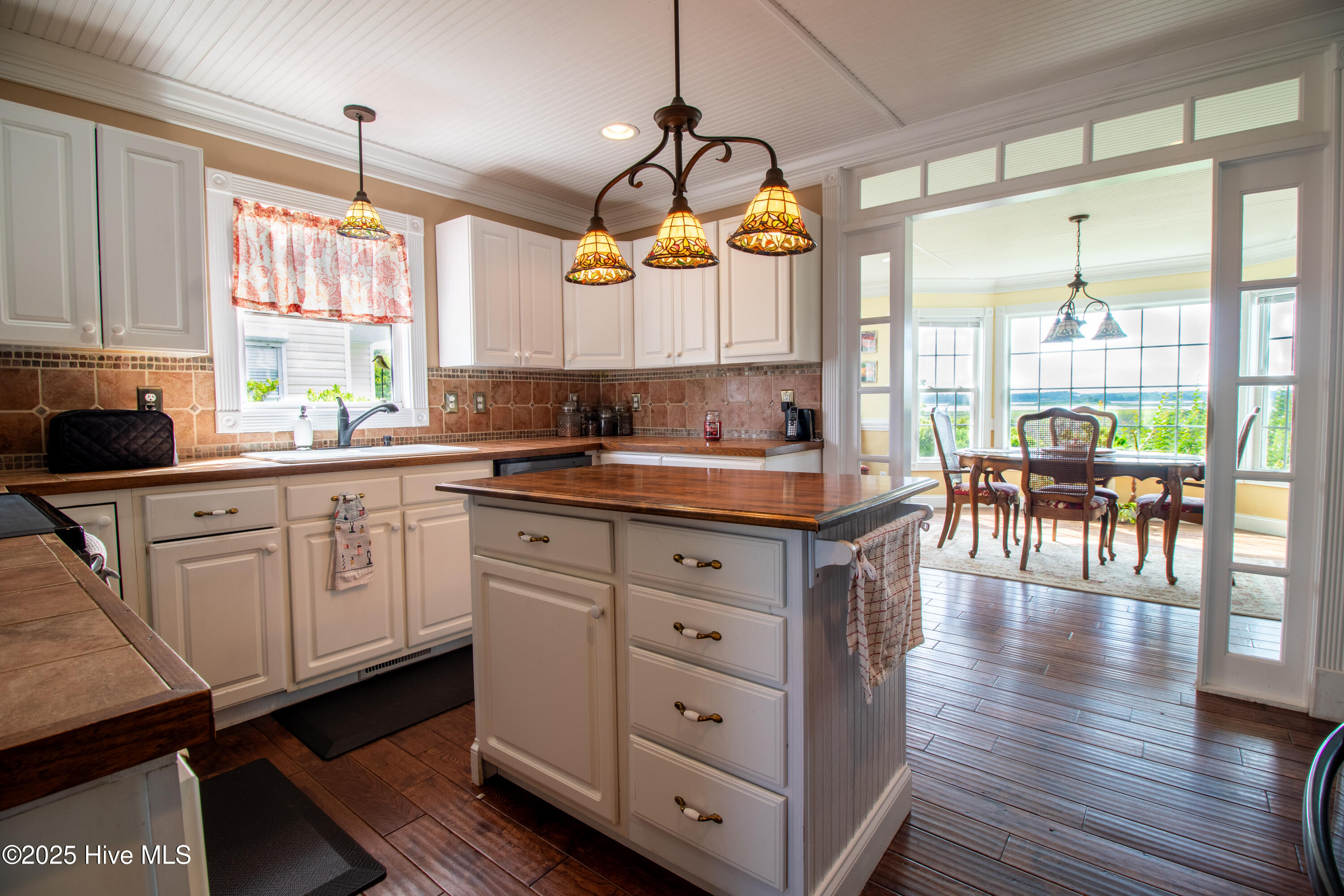 100535600 | Photo 19