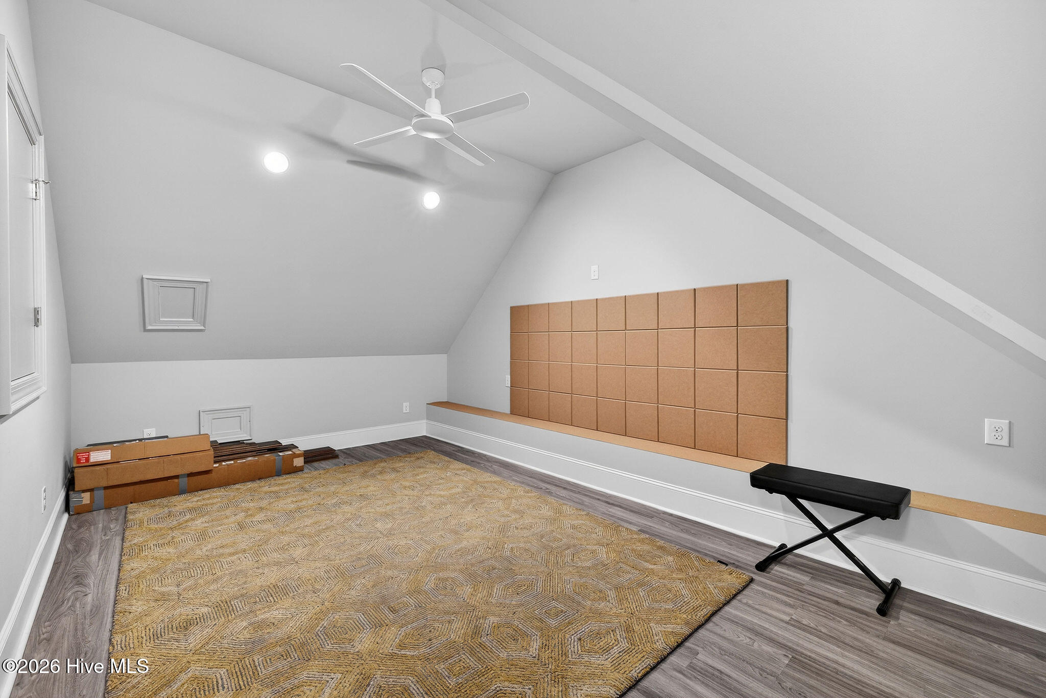 100565960 | Photo 64