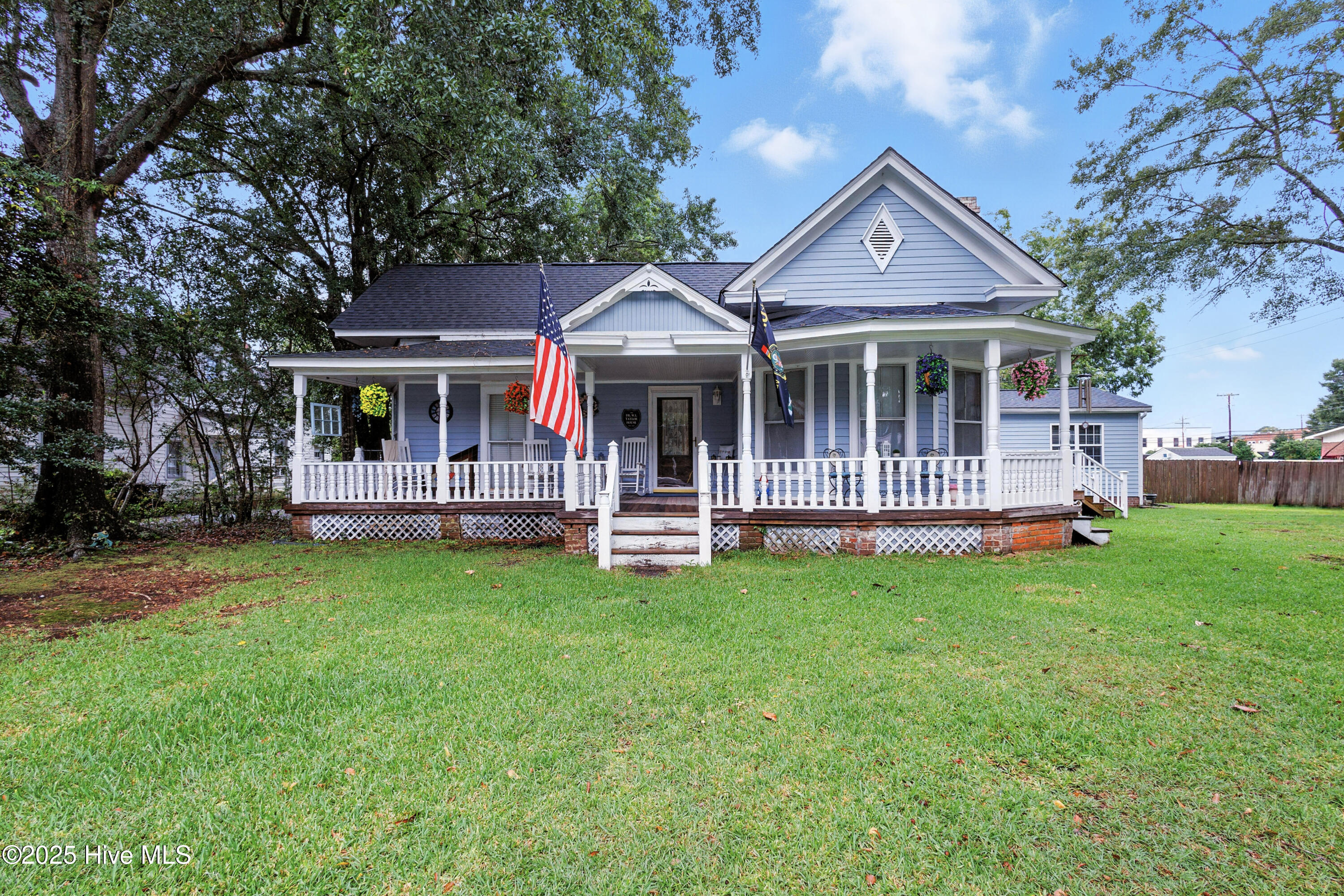Homes for sale in Burgaw, NC | 207 S Walker St, Burgaw, NC 28425 | MLS# 100525104
