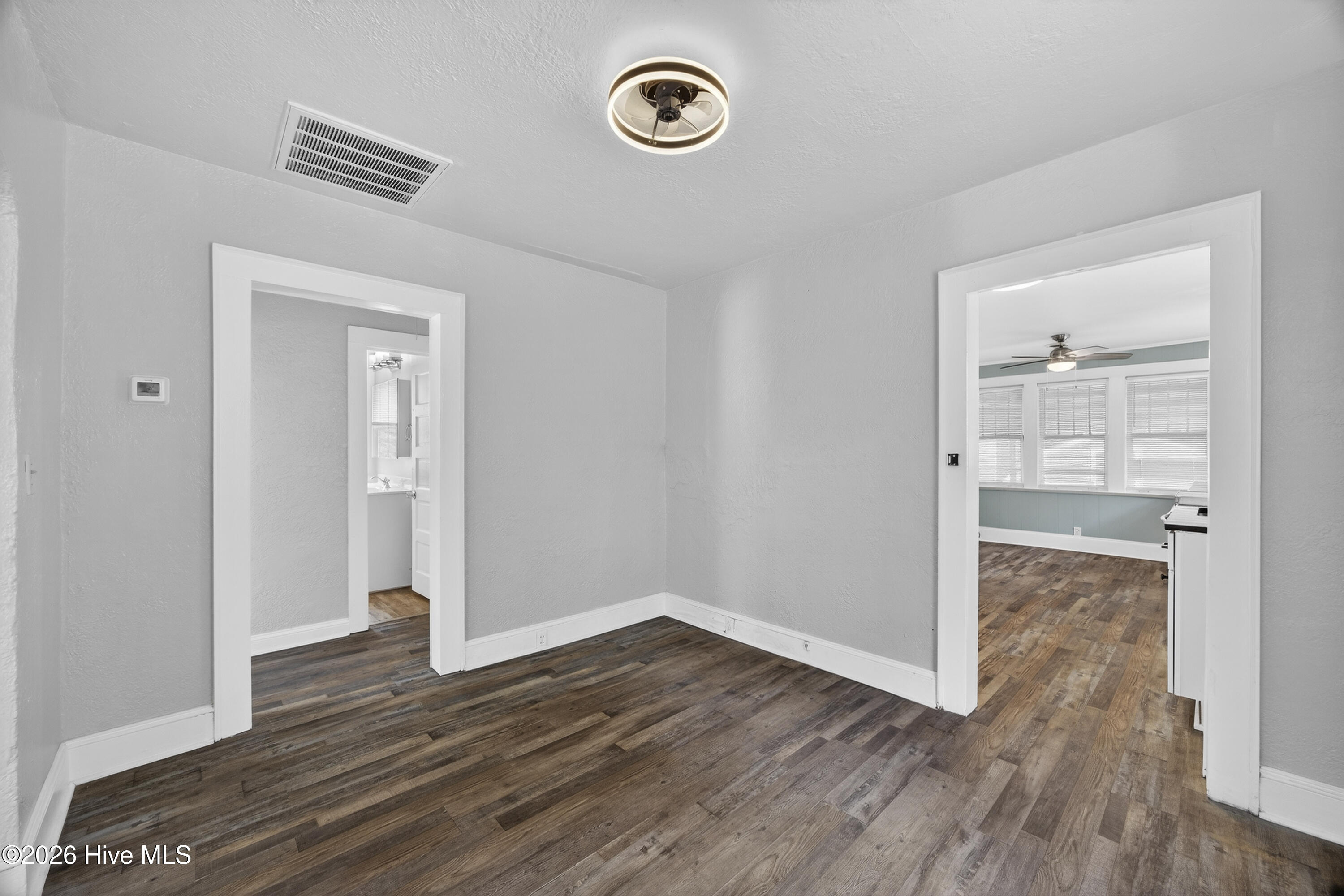 100564526 | Photo 18