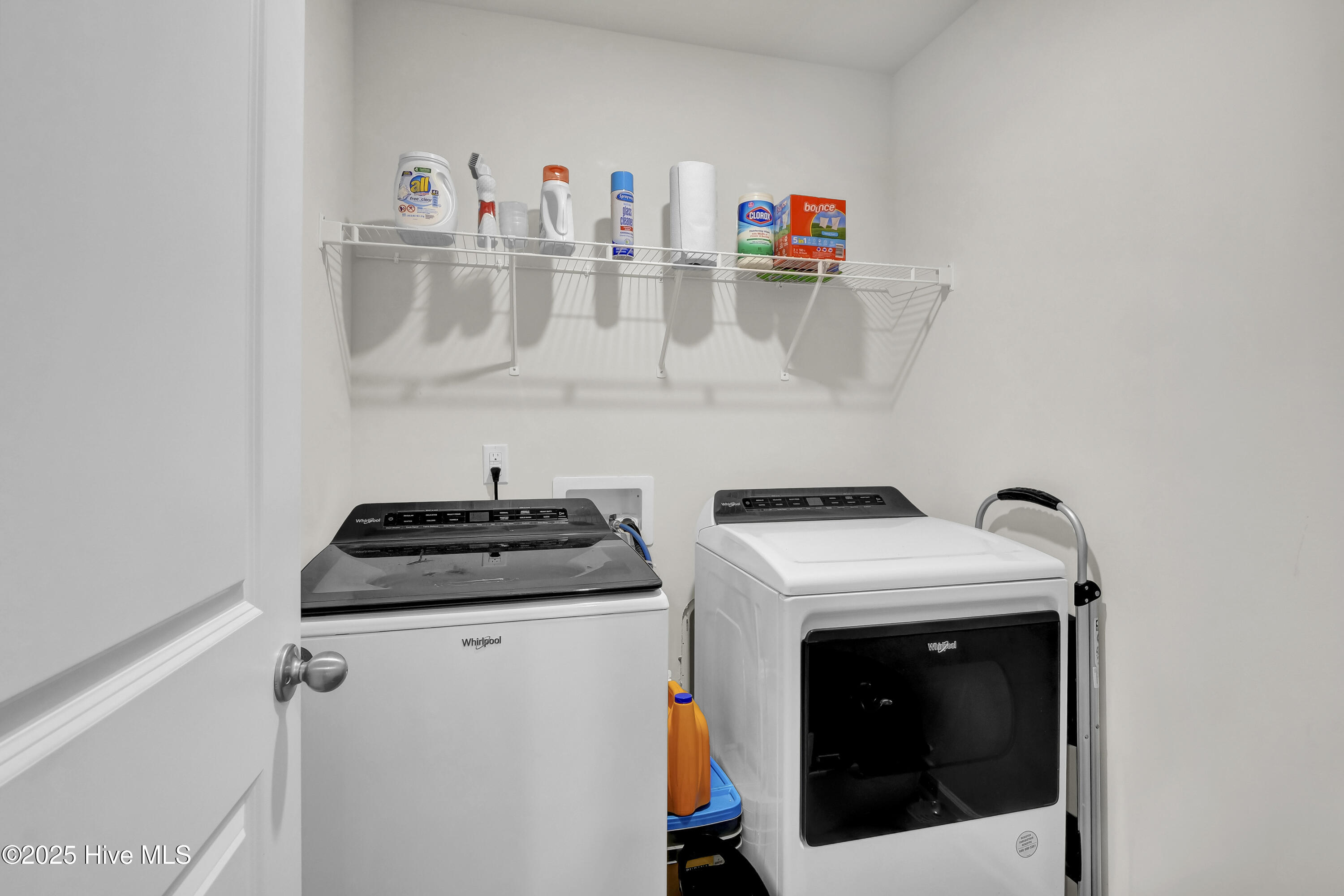 100561368 | Photo 23