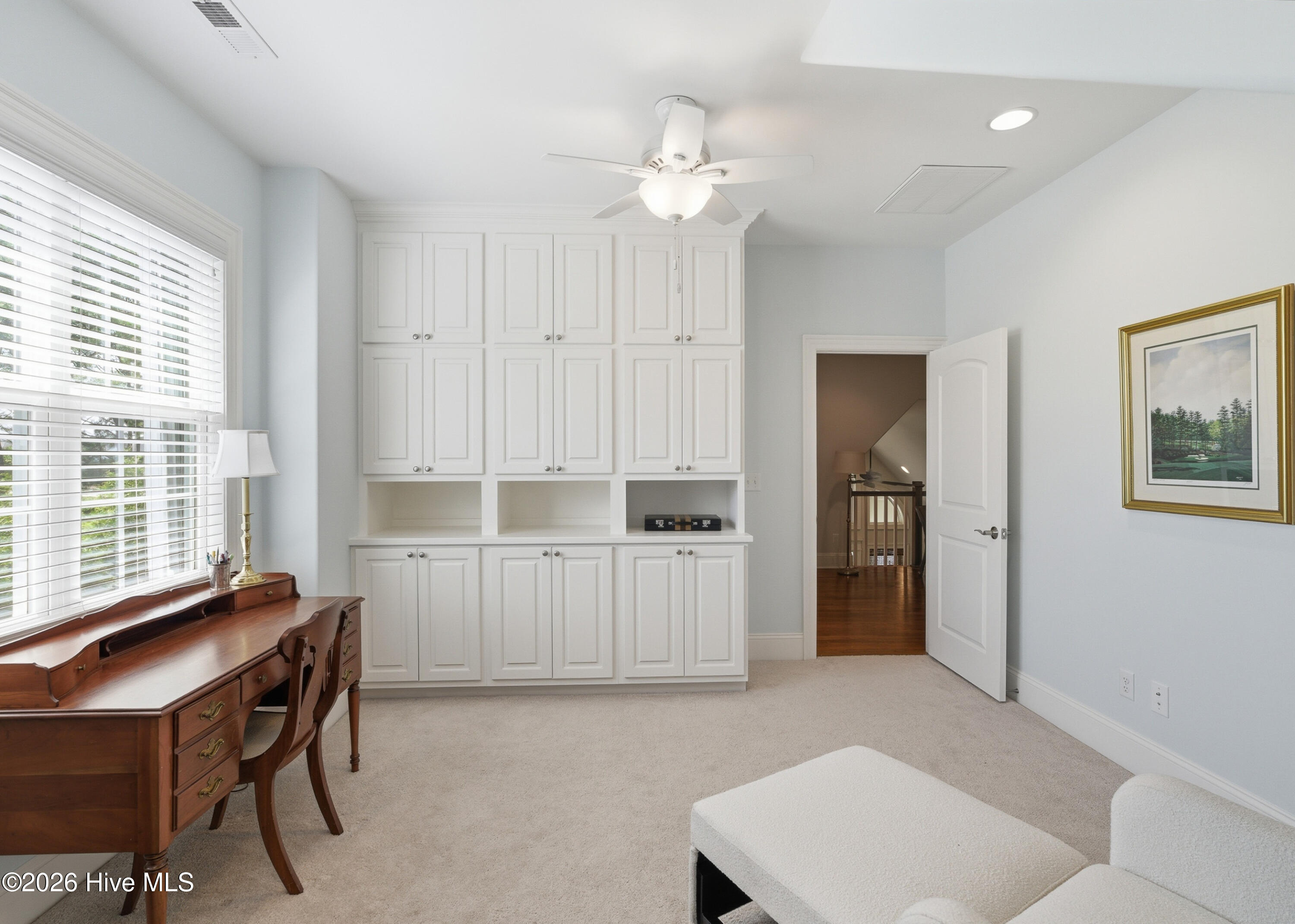 100569454 | Photo 51