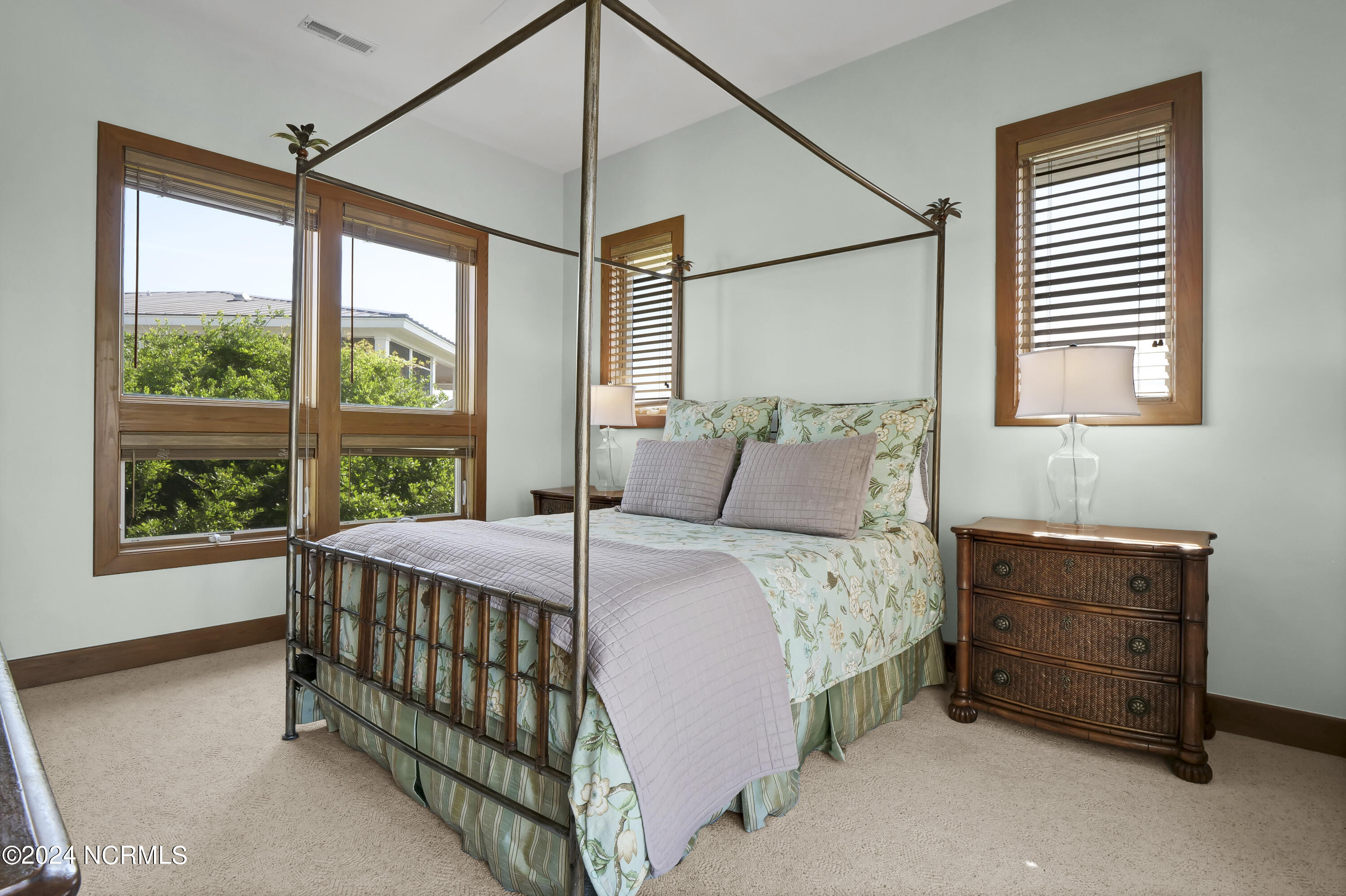 100492123 | Photo 23