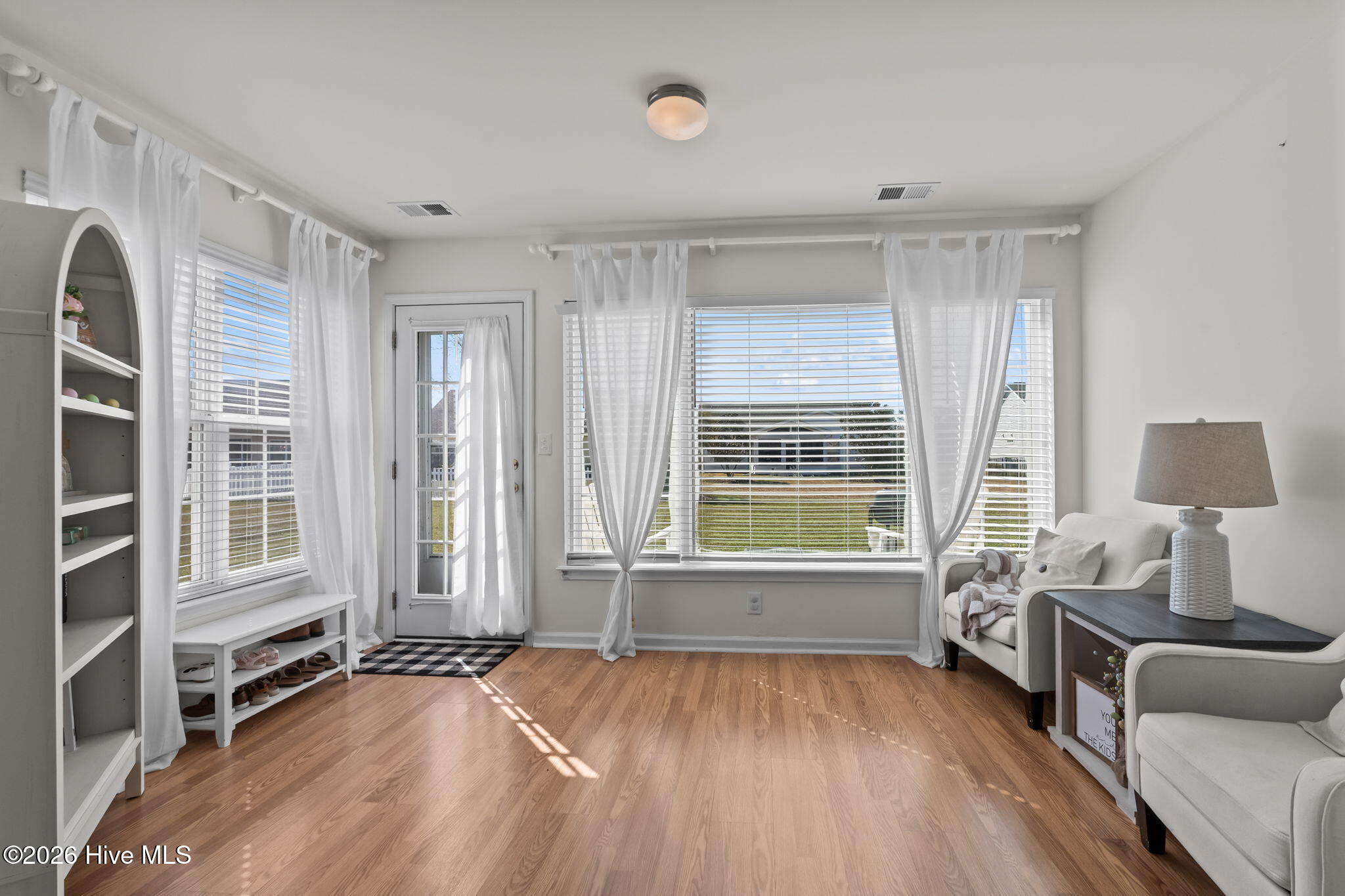 100562407 | Photo 13