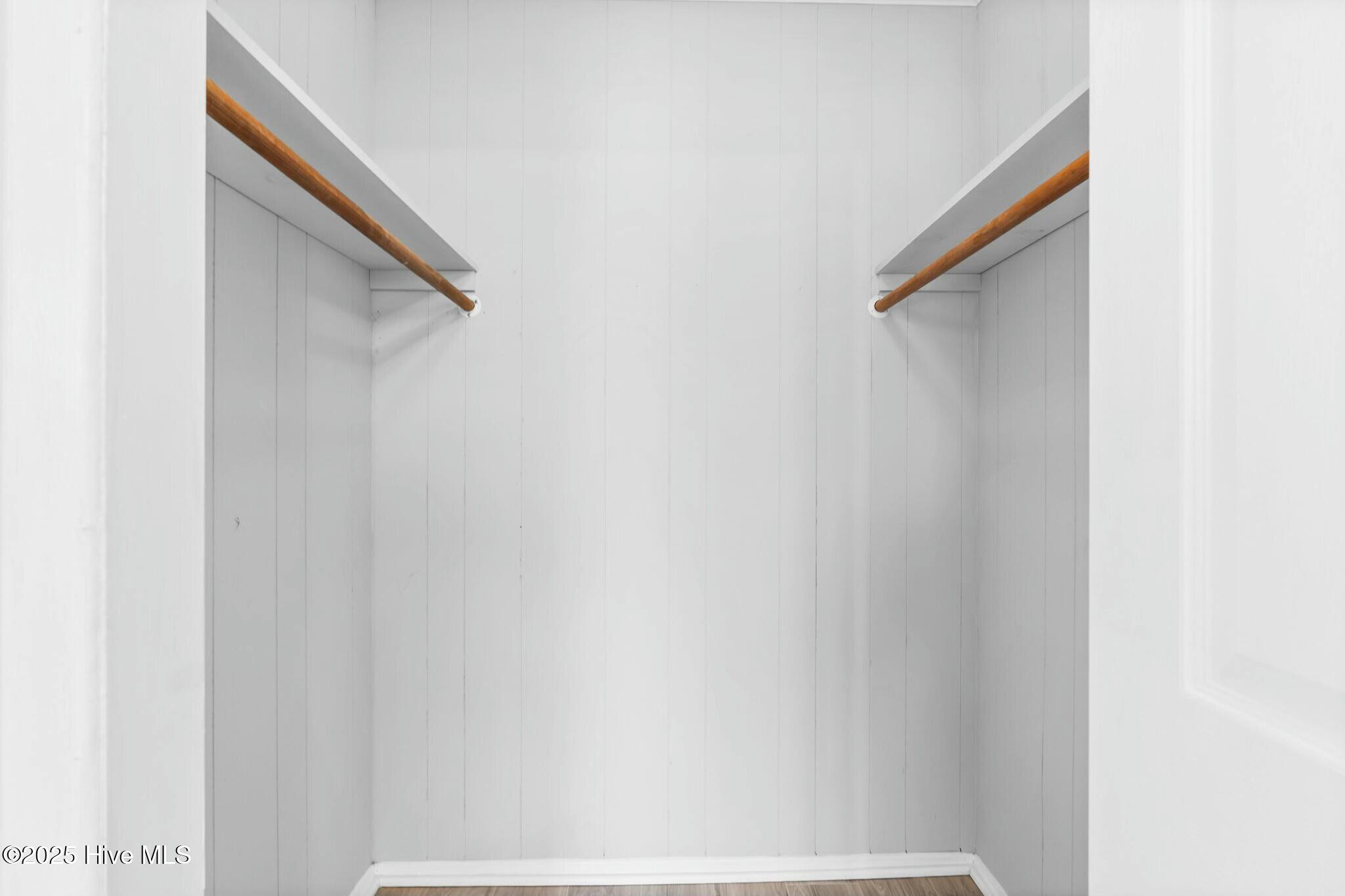 100483713 | Photo 23