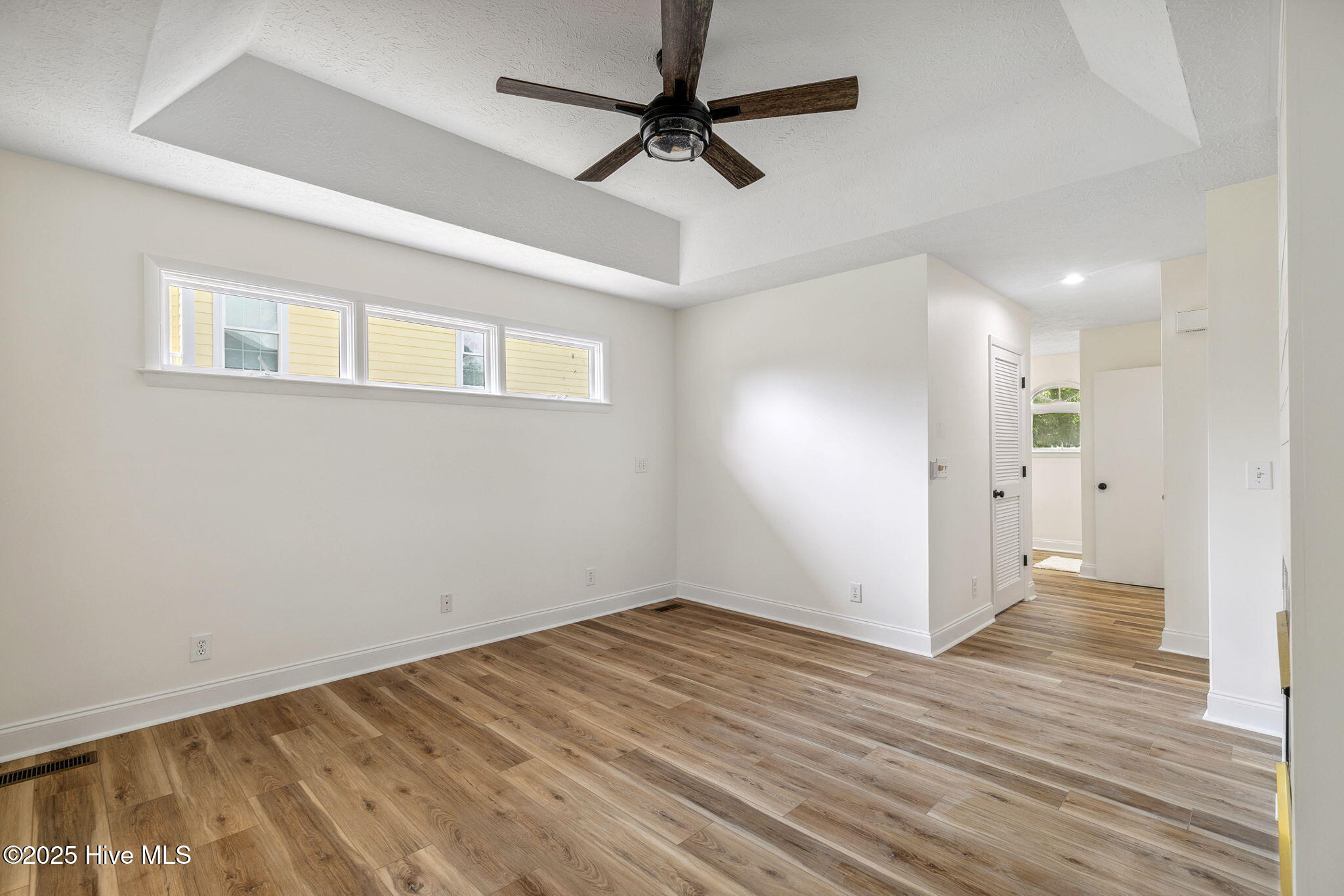 100517778 | Photo 26