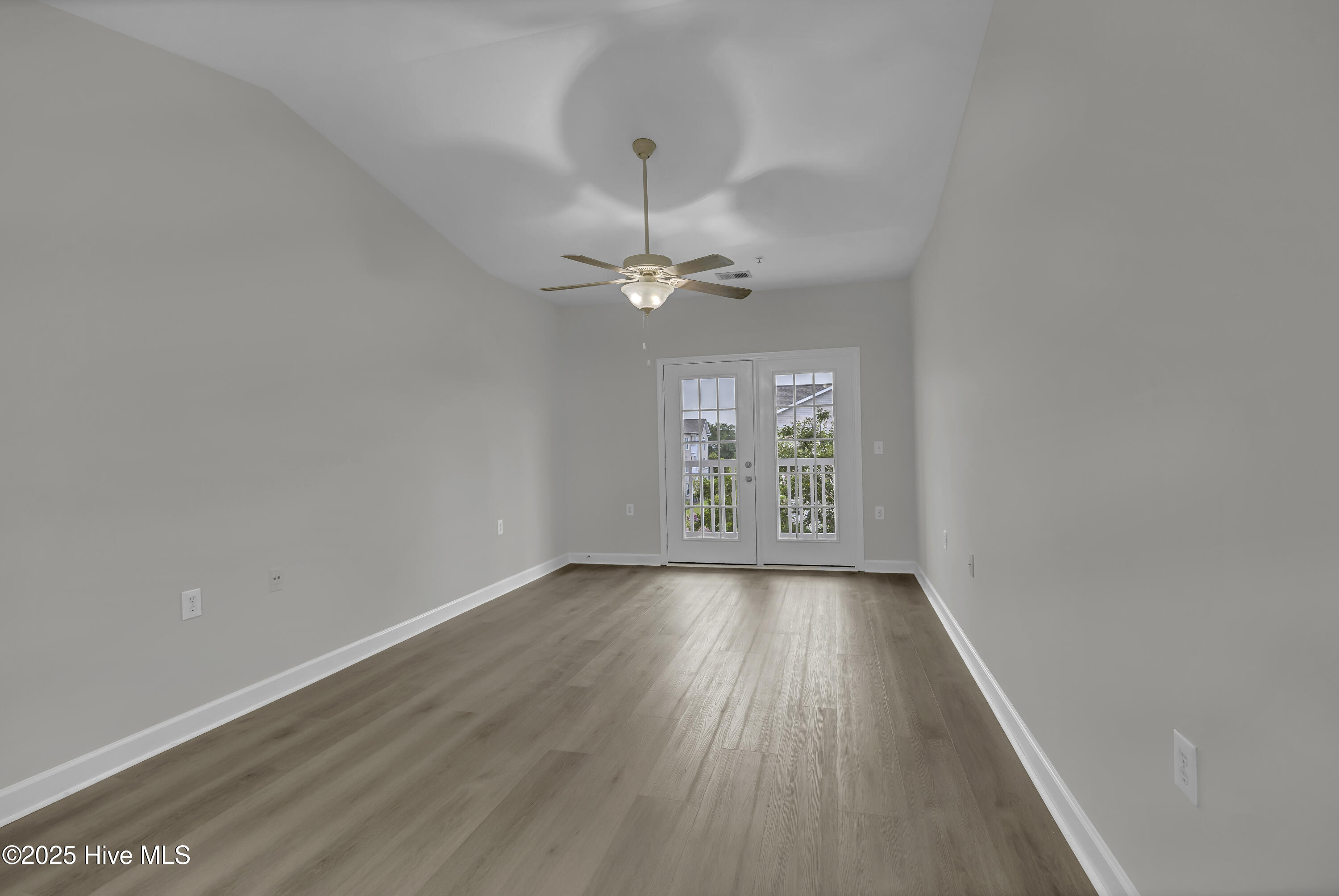 100521758 | Photo 13