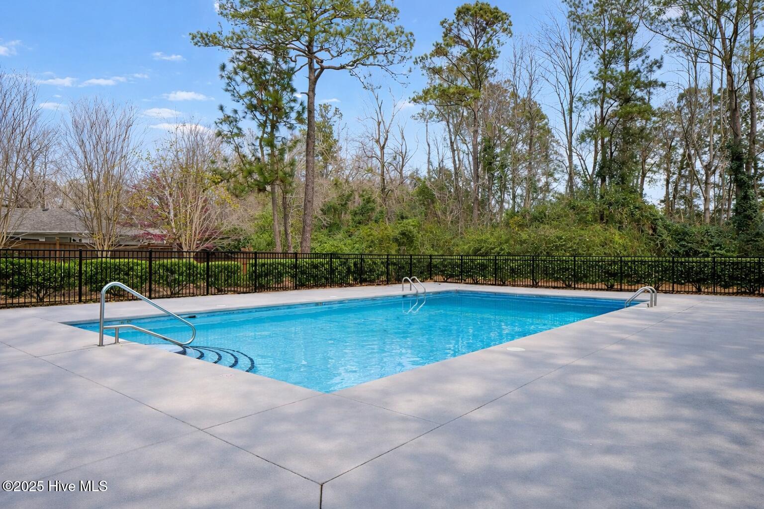 100545648 | Photo 33