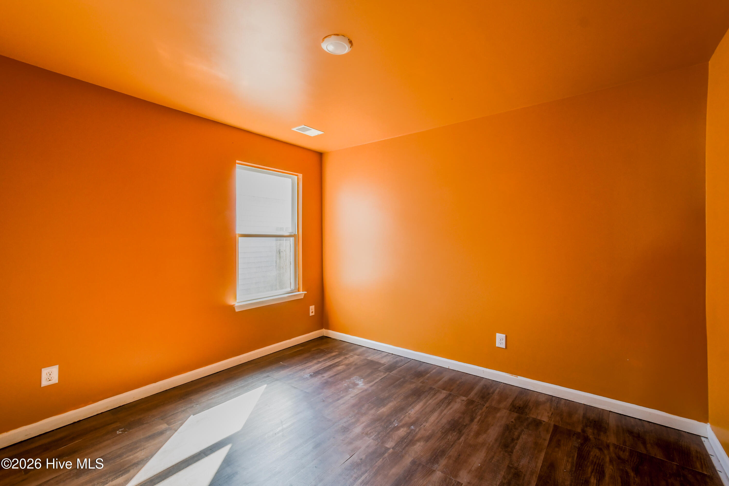 100550996 | Photo 19