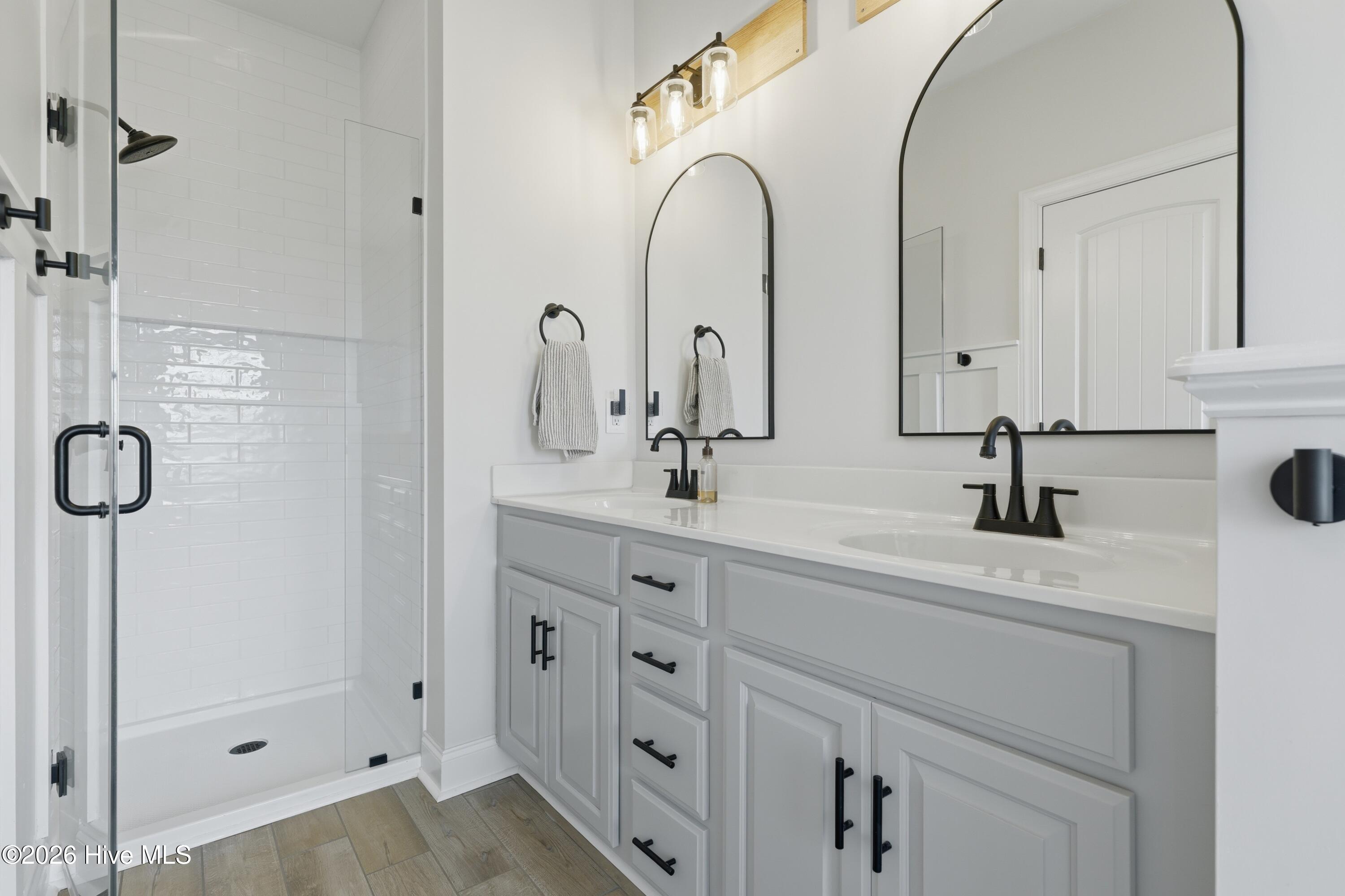 100563729 | Photo 29