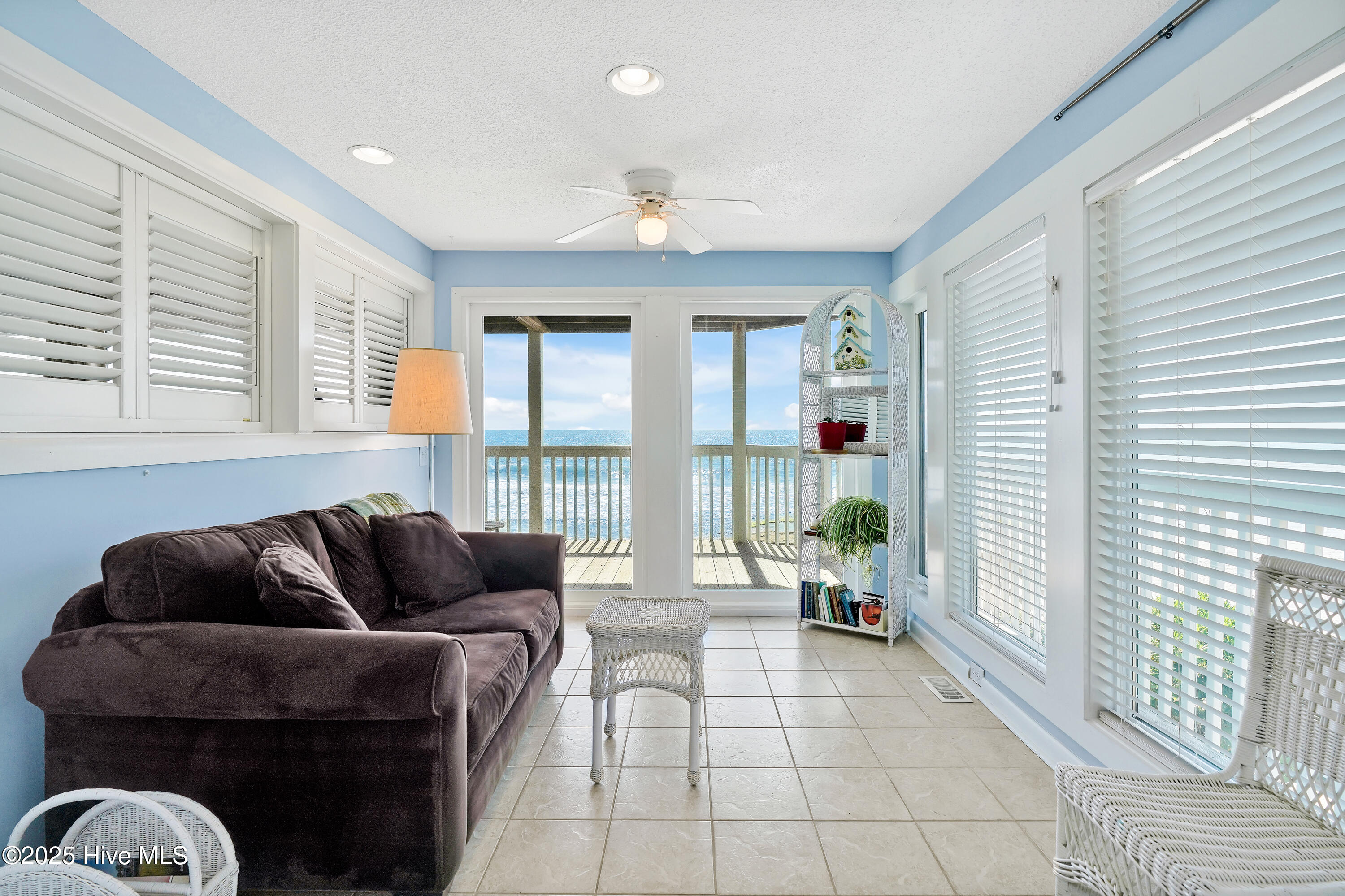 100570549 | Photo 27