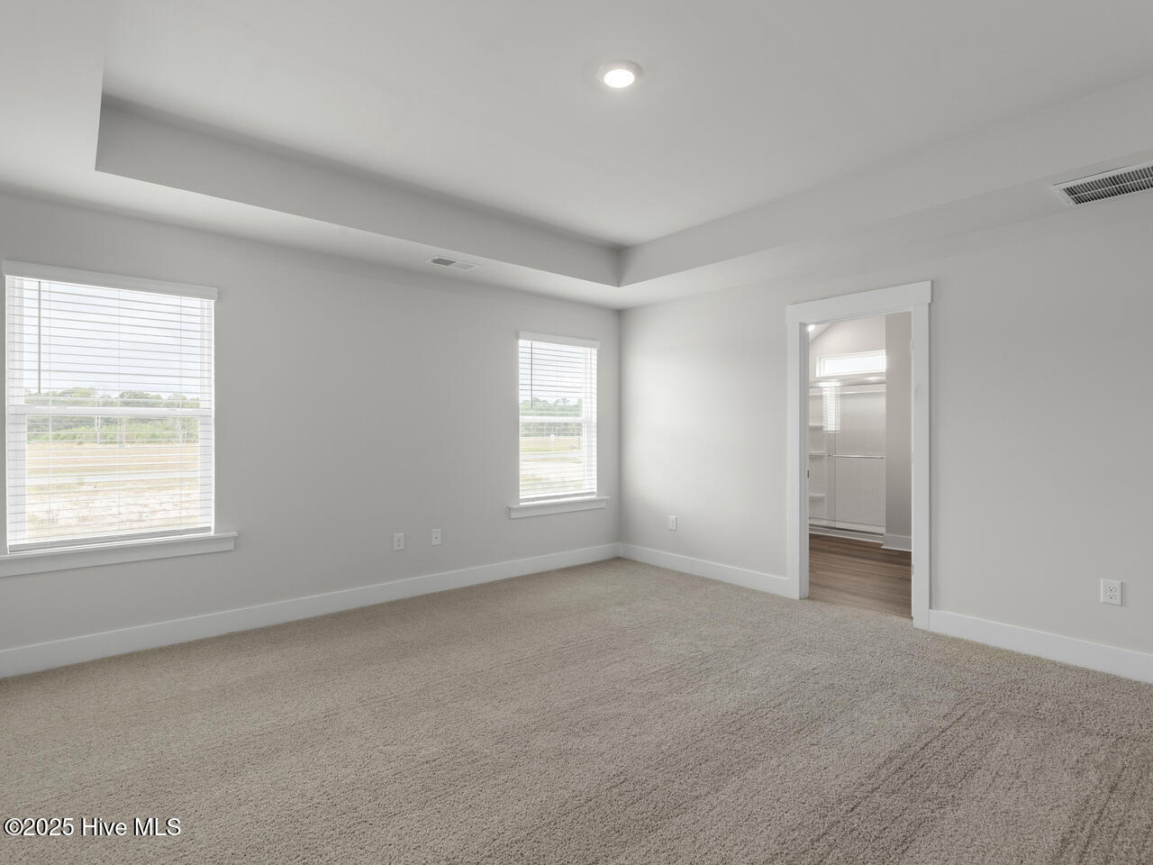 100566268 | Photo 26