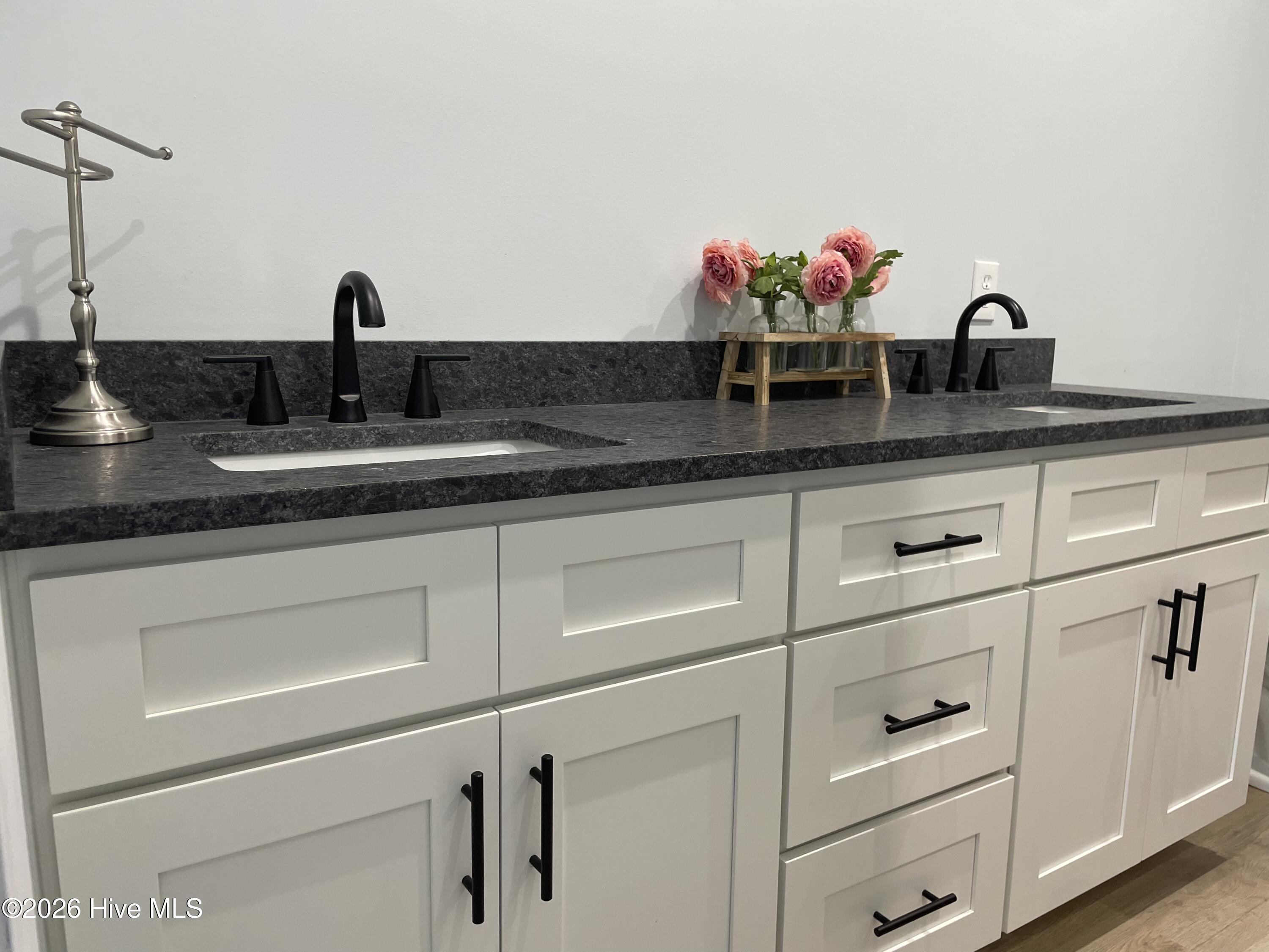 100568375 | Photo 45