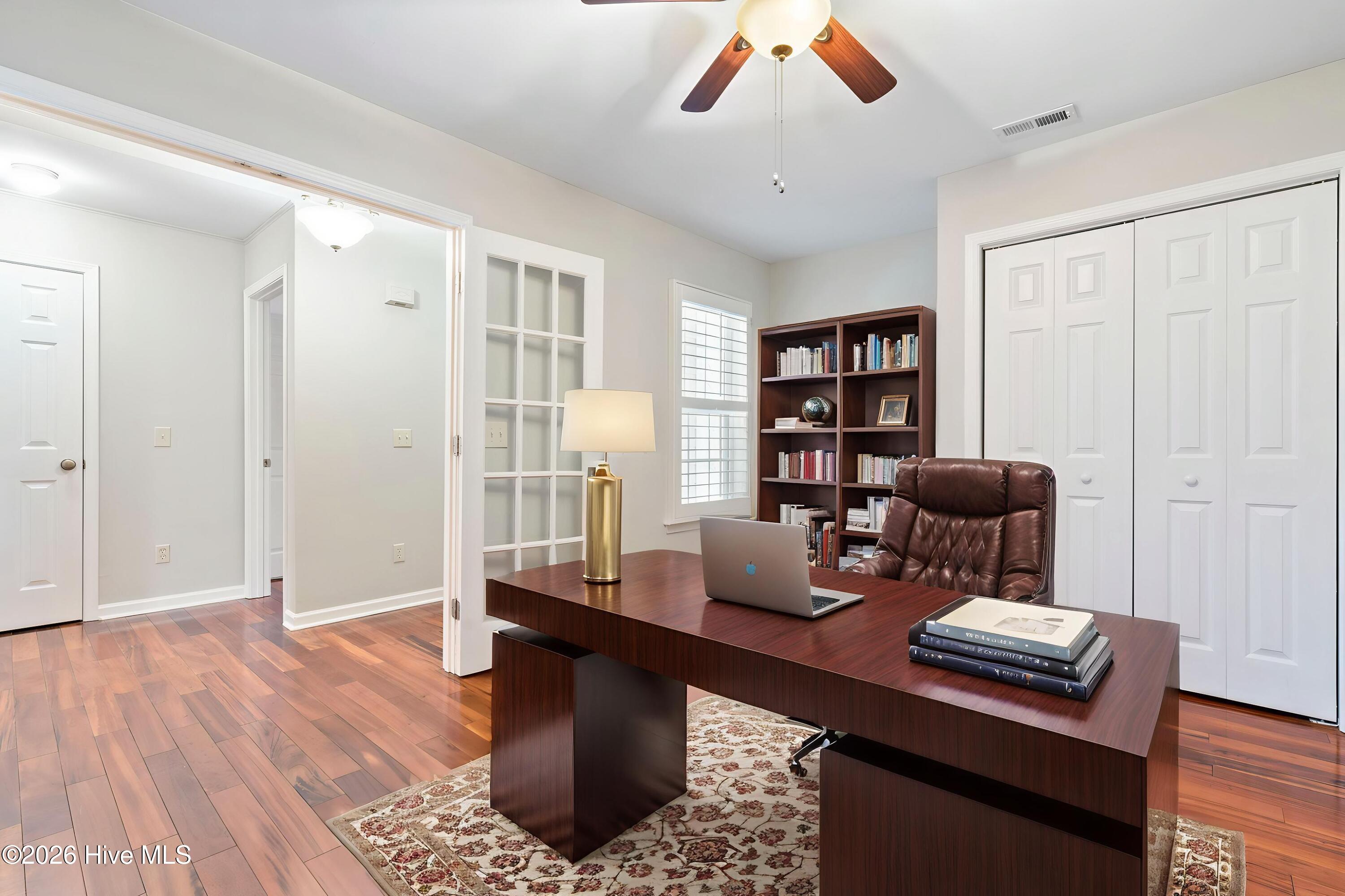 100538877 | Photo 33