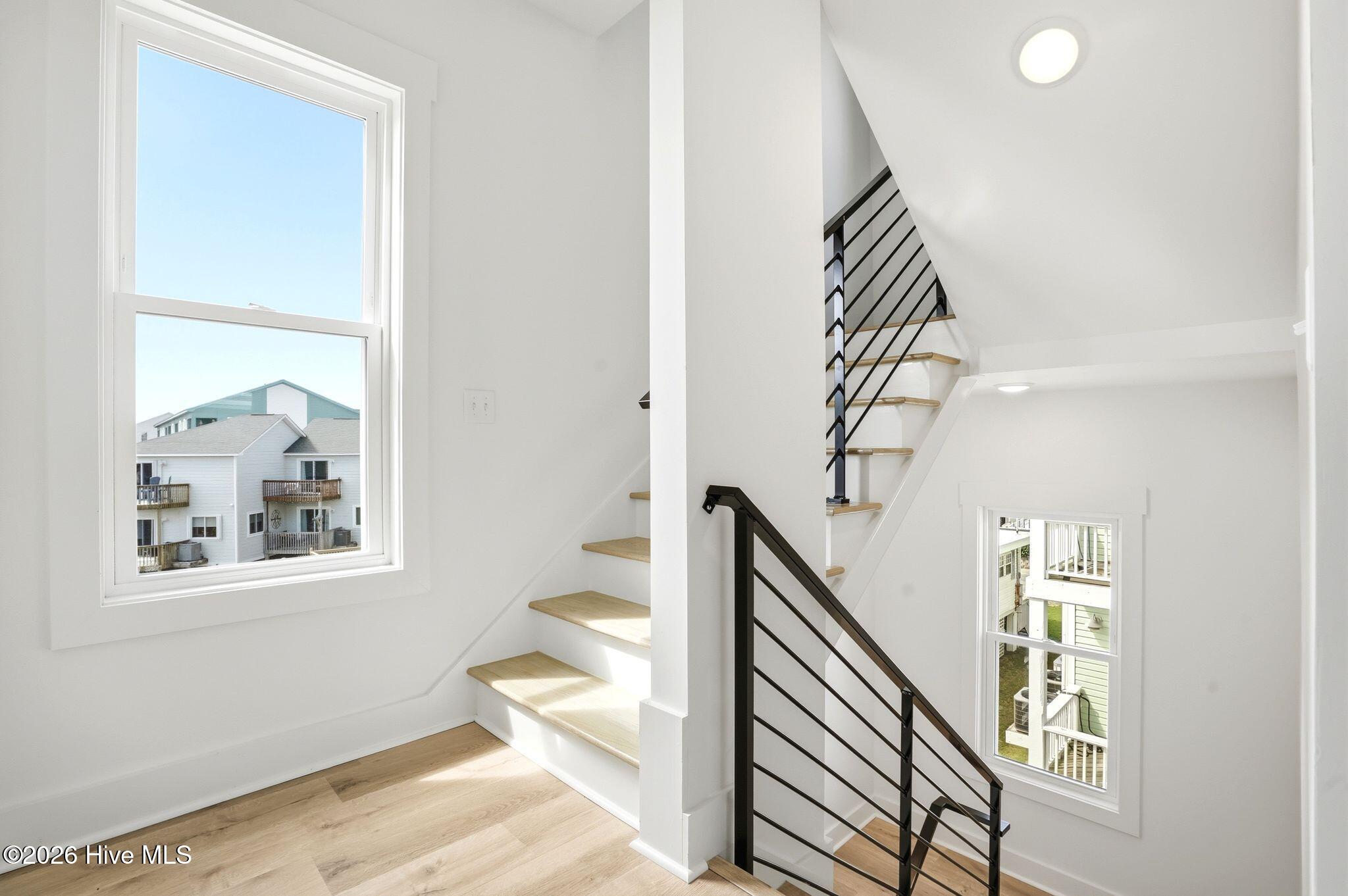 100561284 | Photo 35