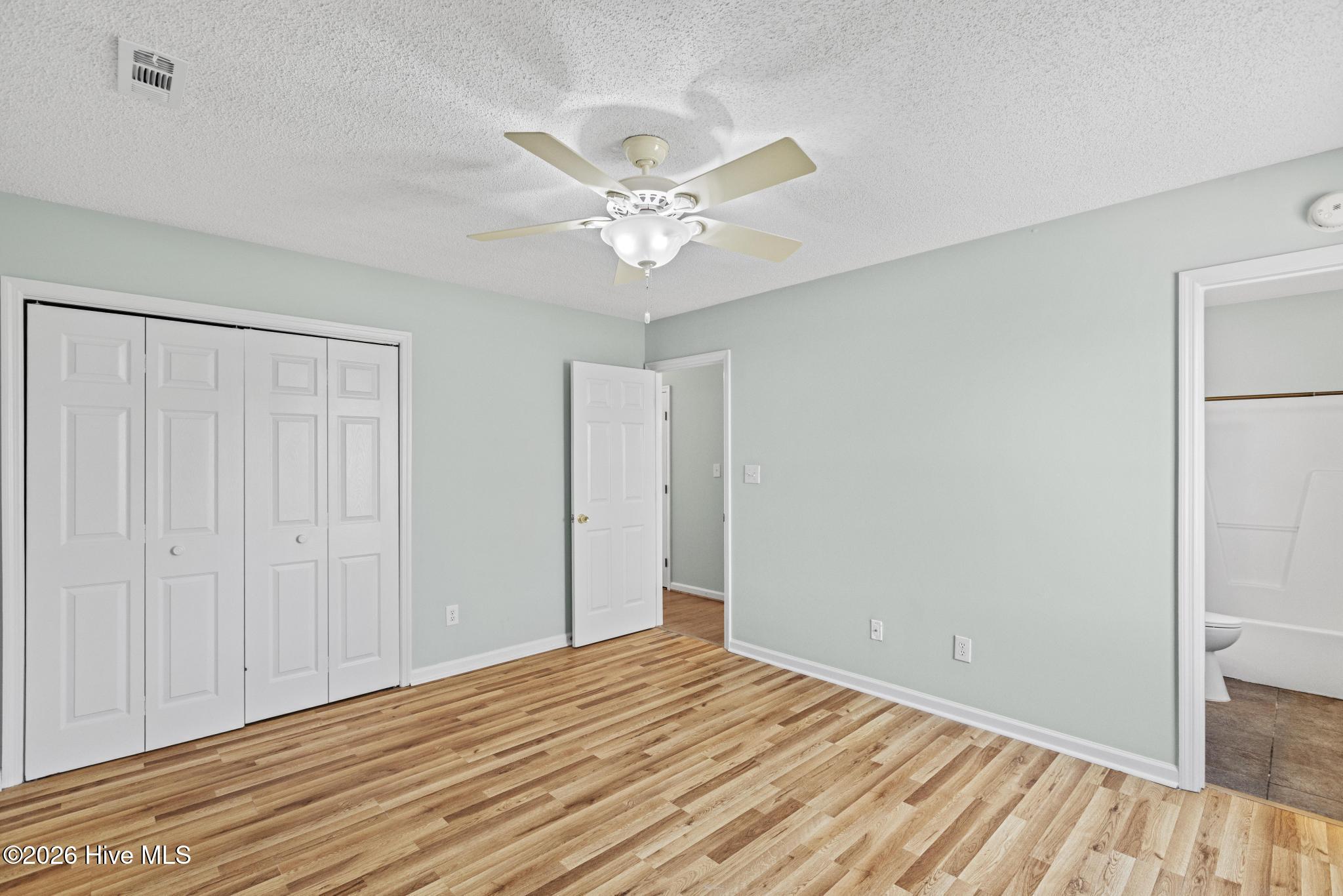 100558461 | Photo 26