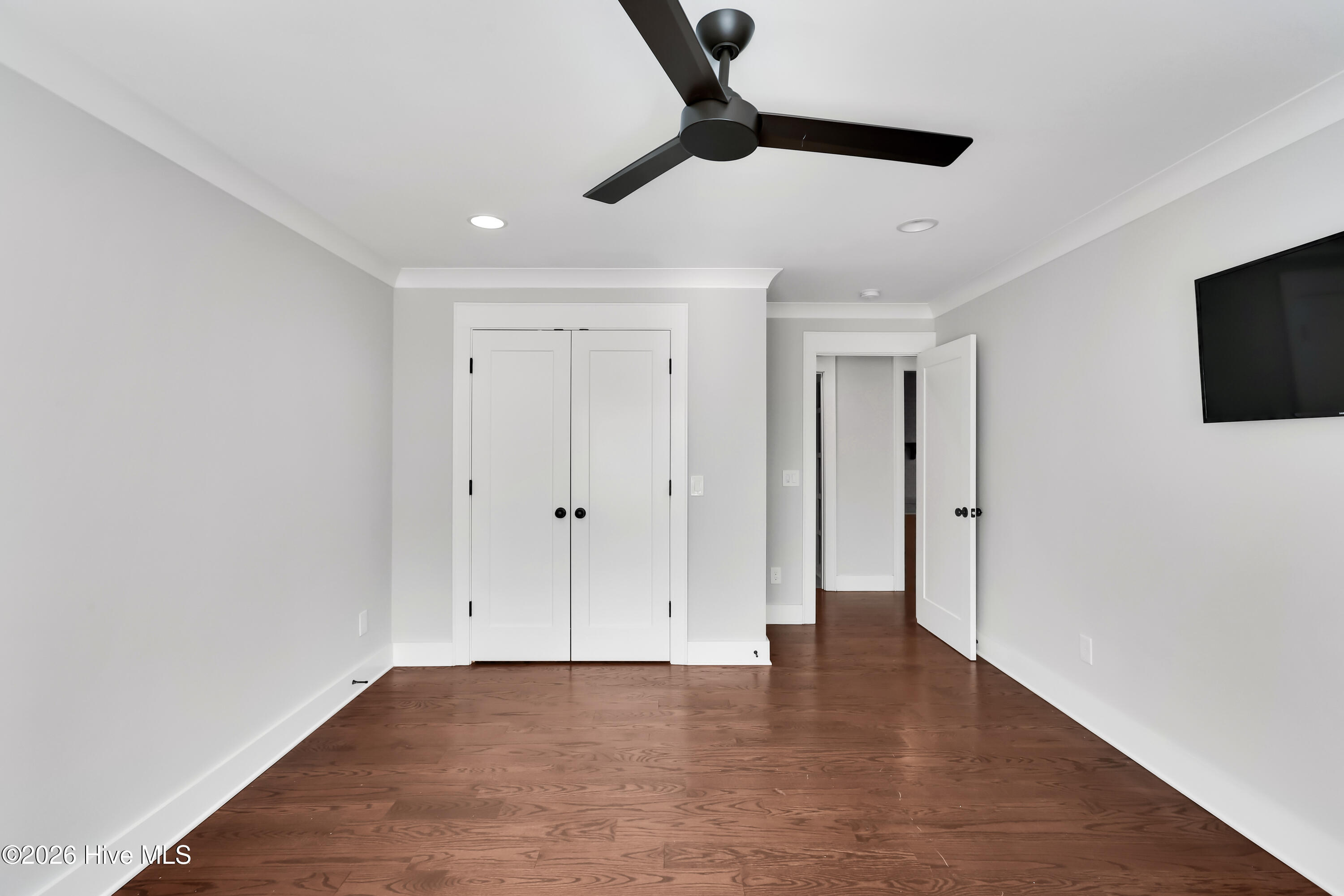 100565189 | Photo 18