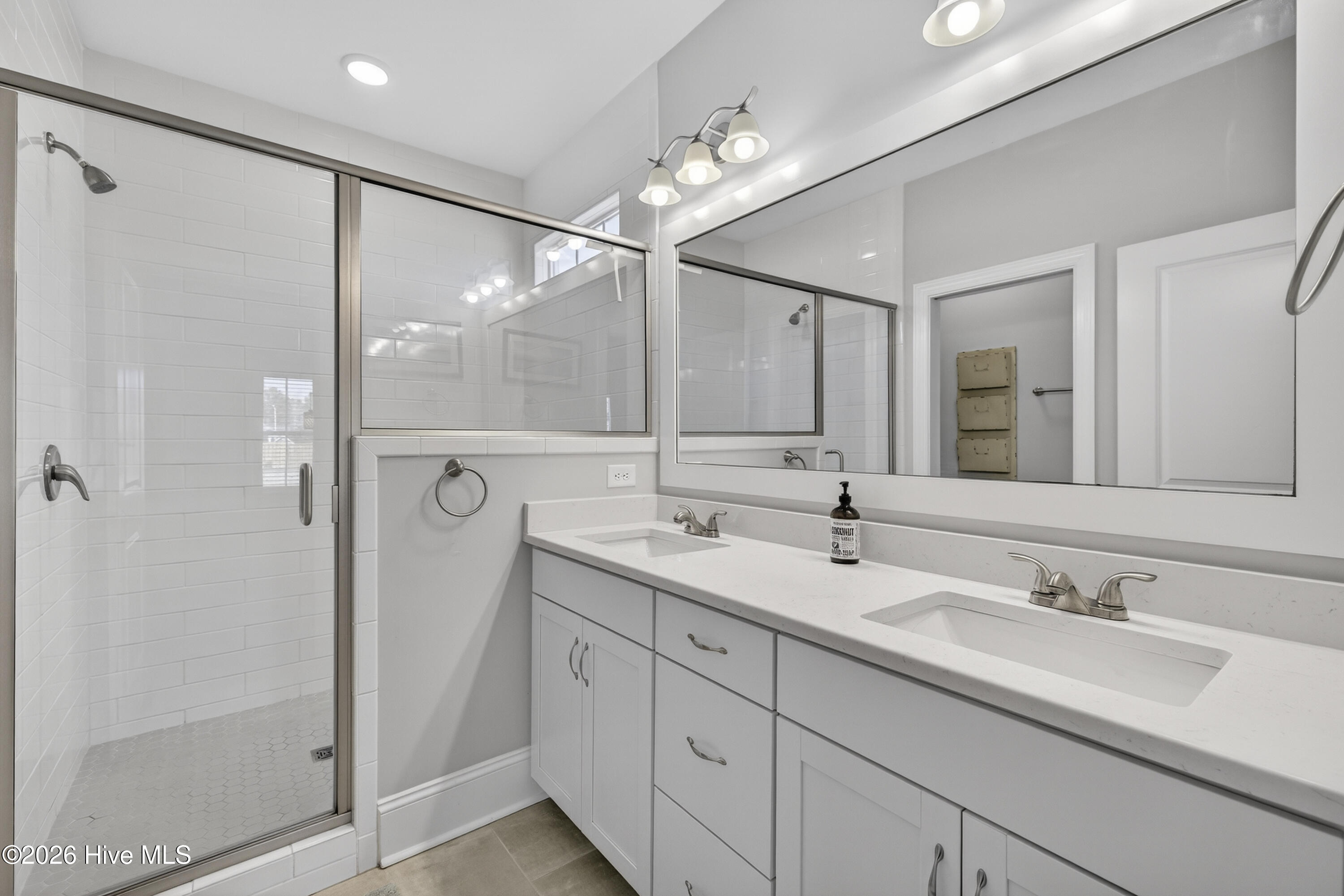 100564336 | Photo 25