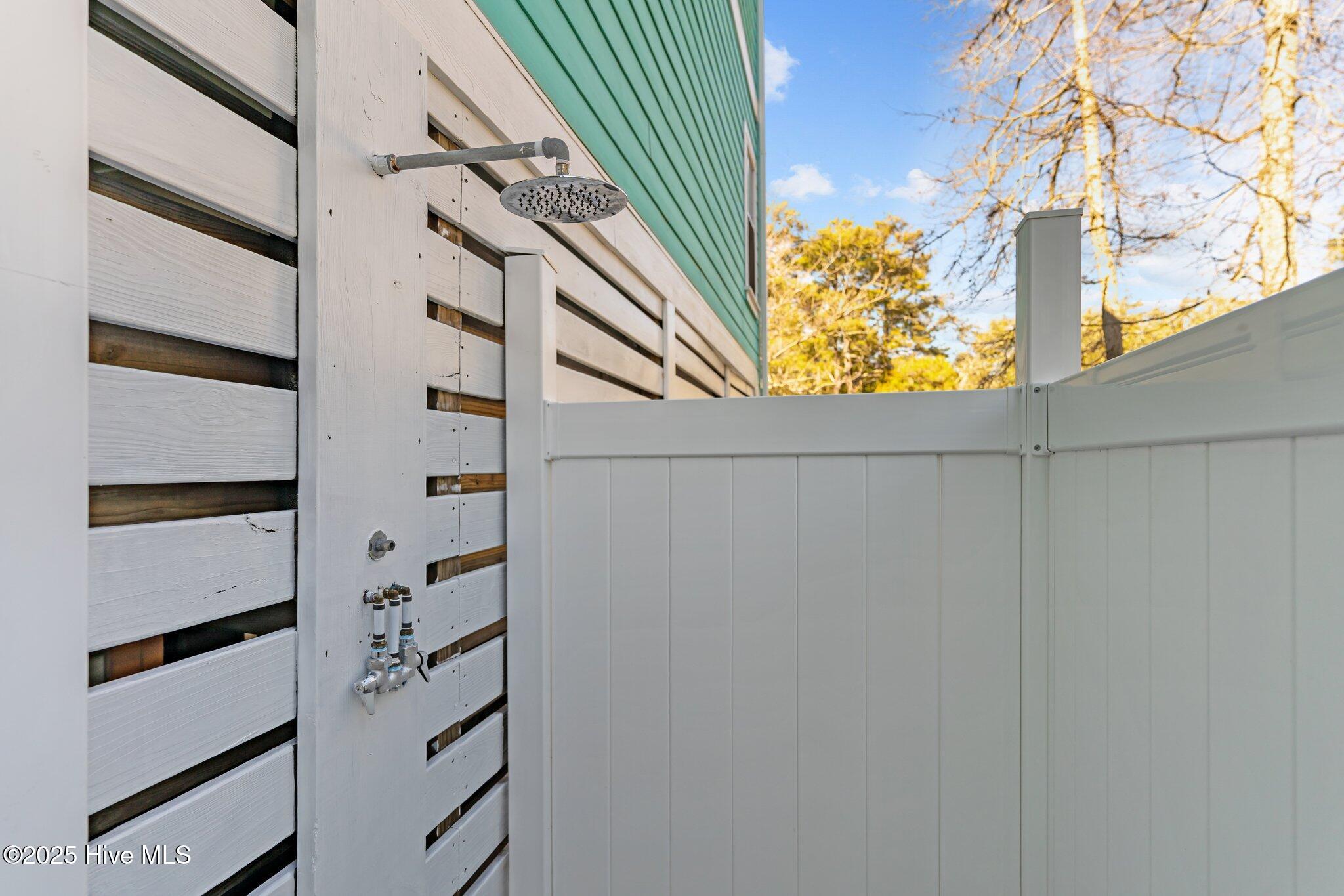 100516737 | Photo 80