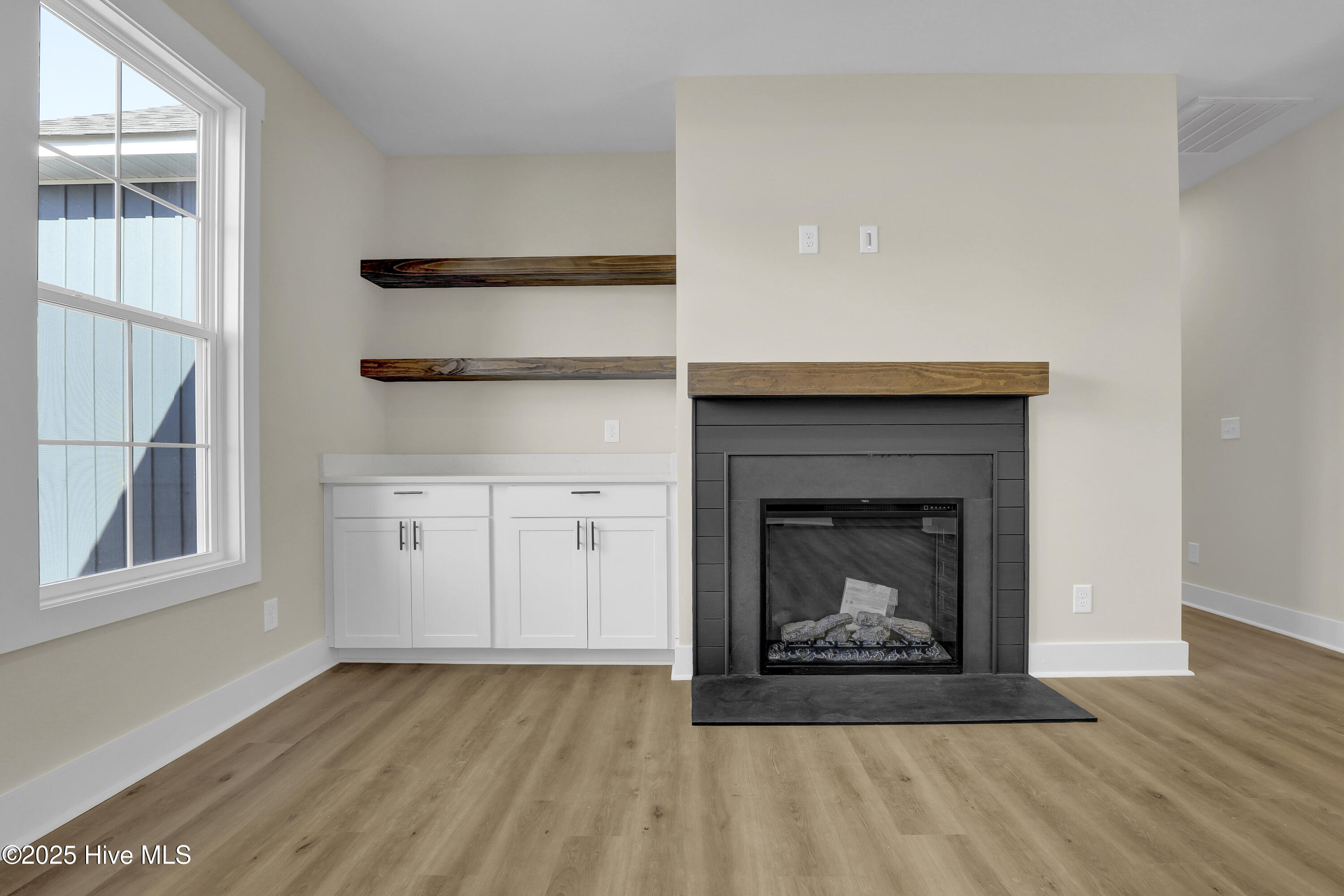 100542406 | Photo 12