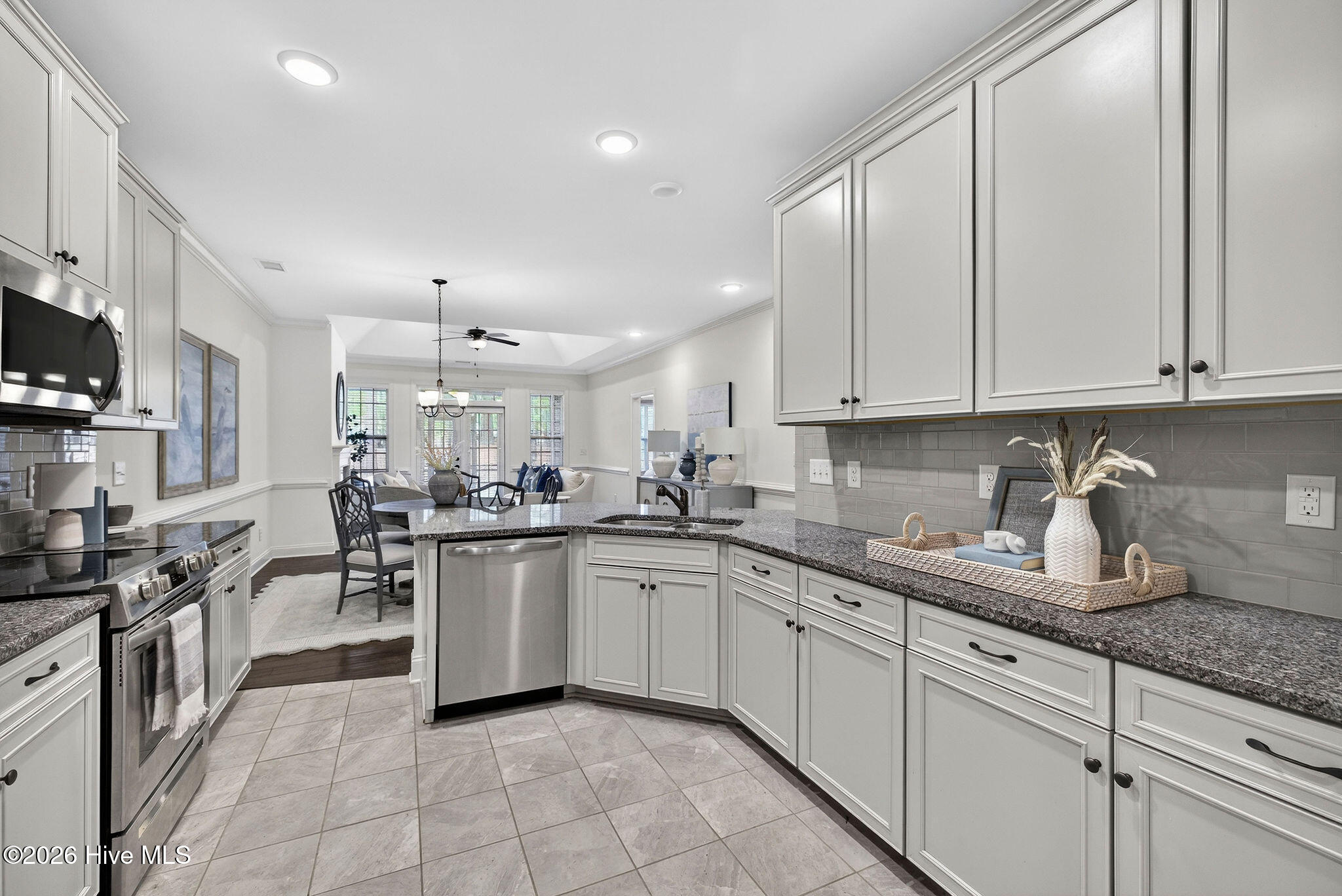 100547187 | Photo 15