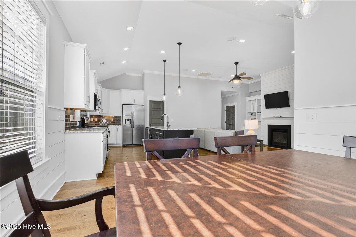 100541370 | Photo 27