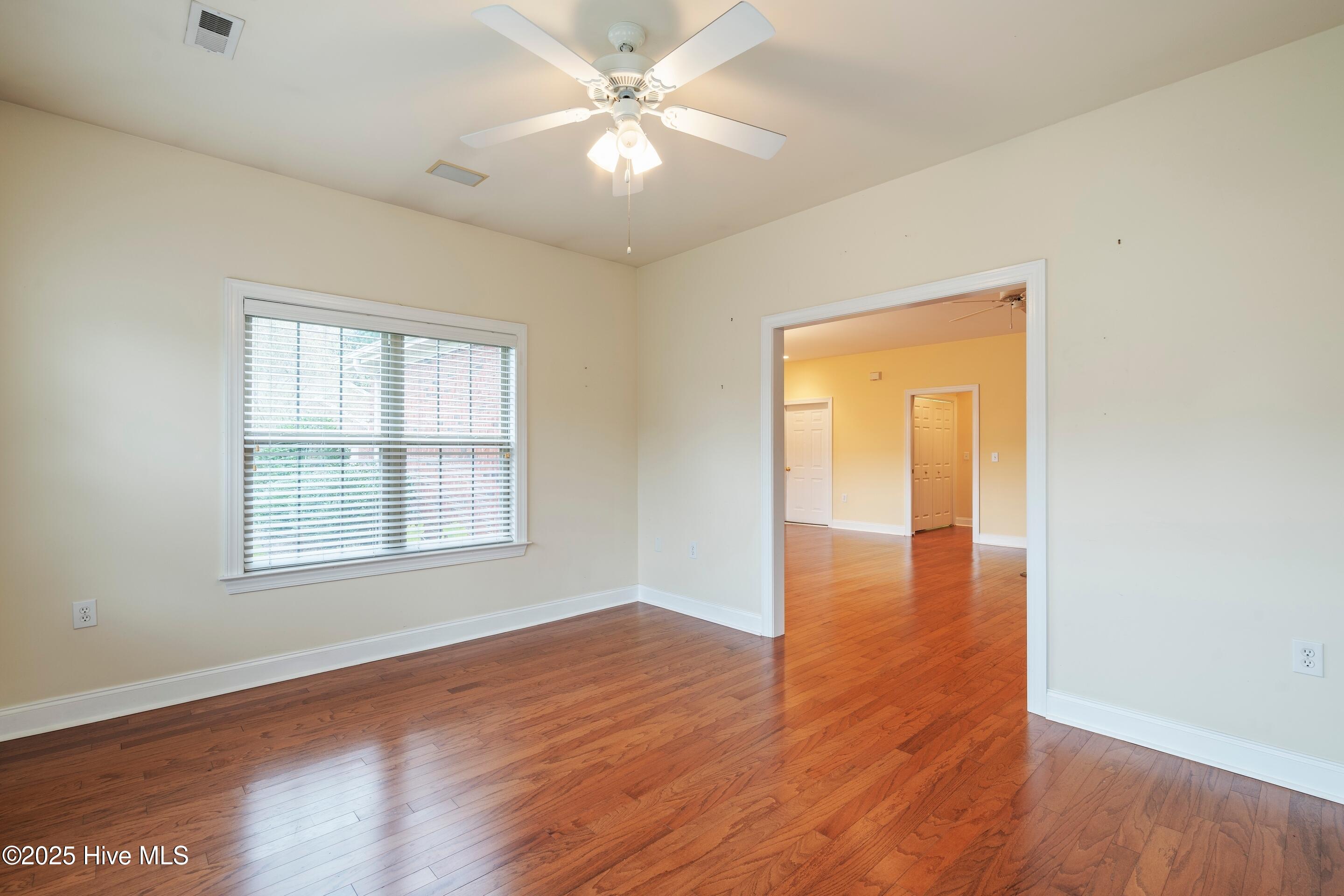 100532046 | Photo 16