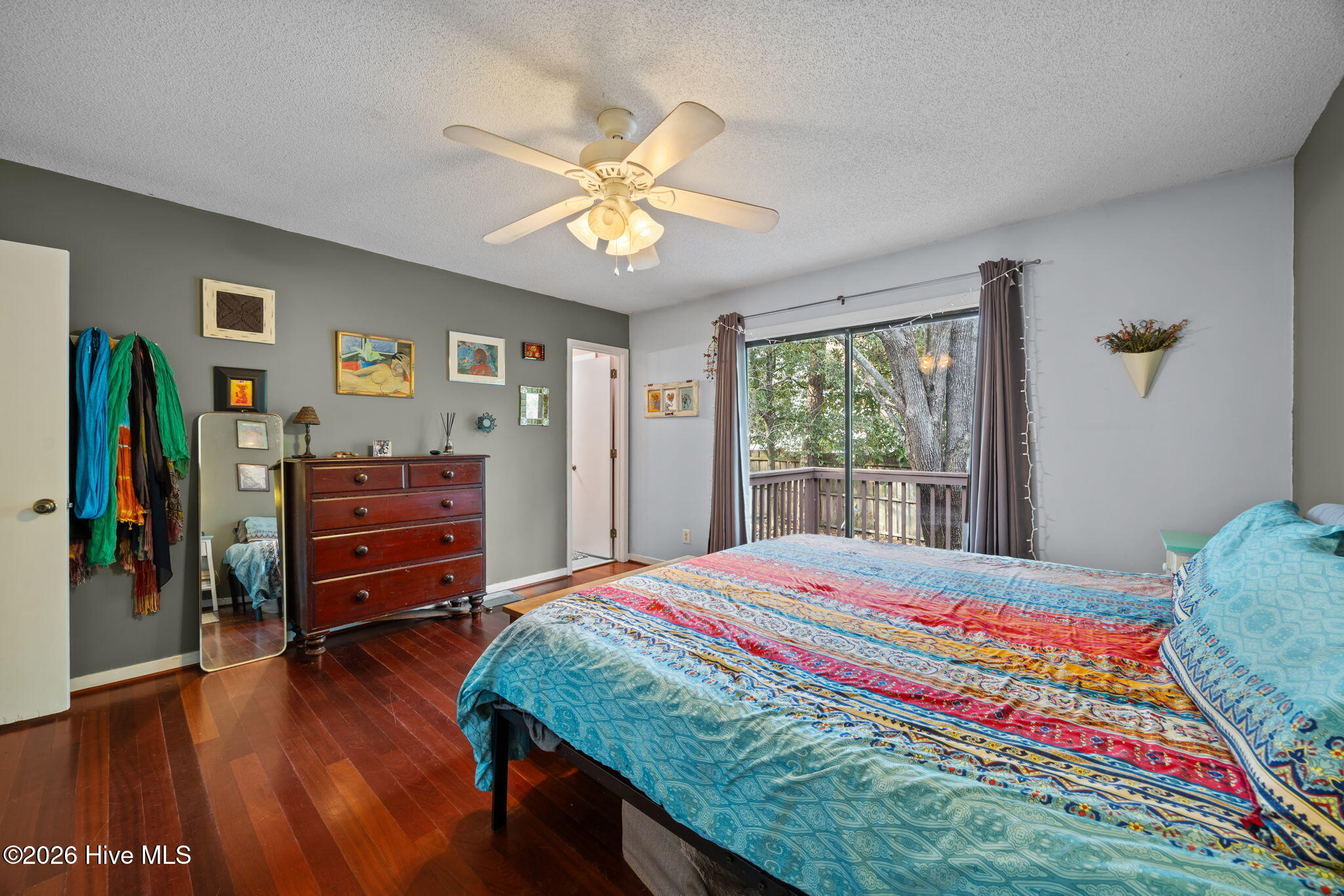 100552337 | Photo 17