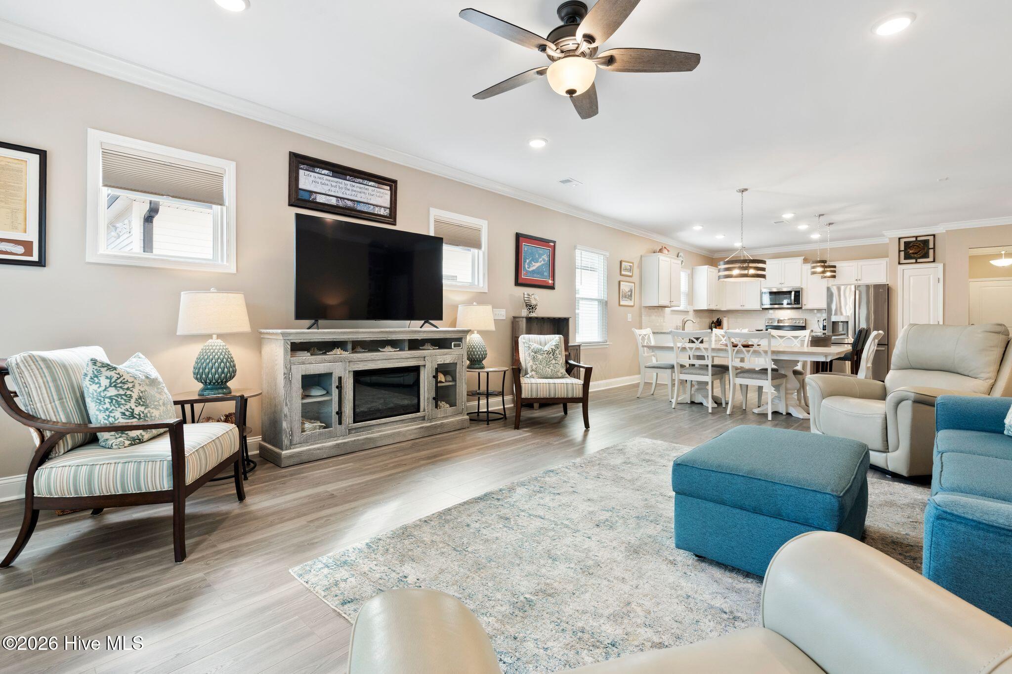 100553867 | Photo 17