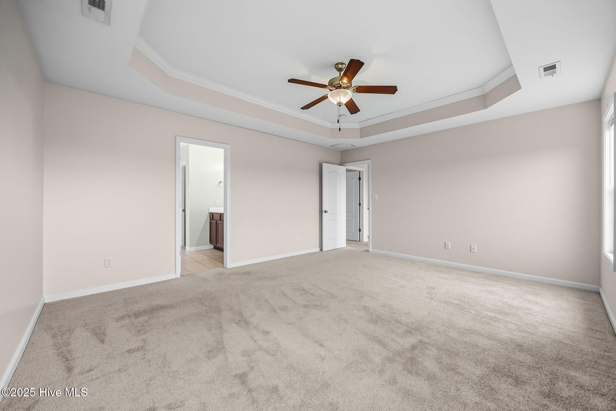 100532057 | Photo 16