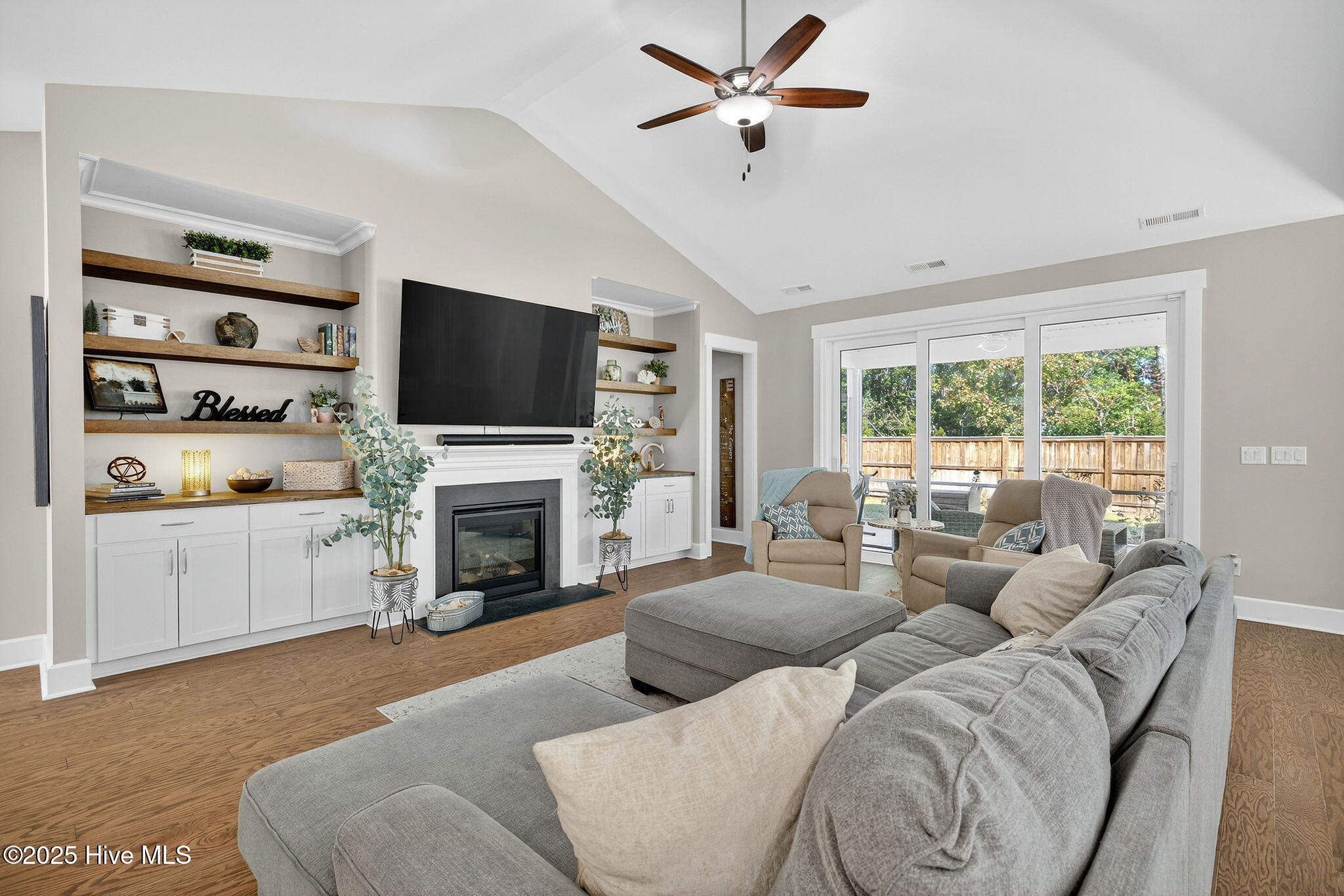 447 Beaumont Oaks Drive, Wilmington, NC 28411 – photo 3: Living Room.4 - 447 Beaumont