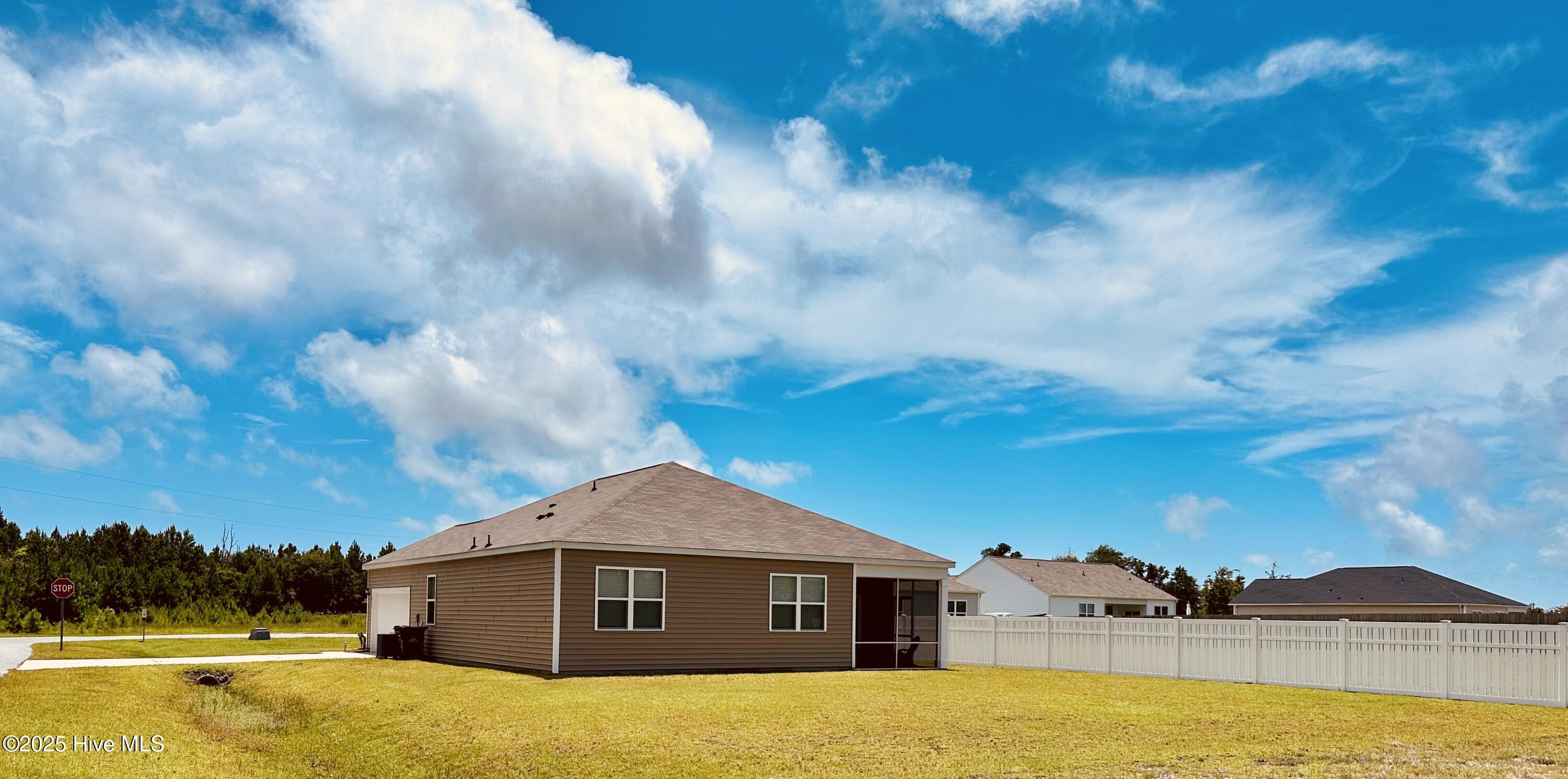 100525143 | Photo 10