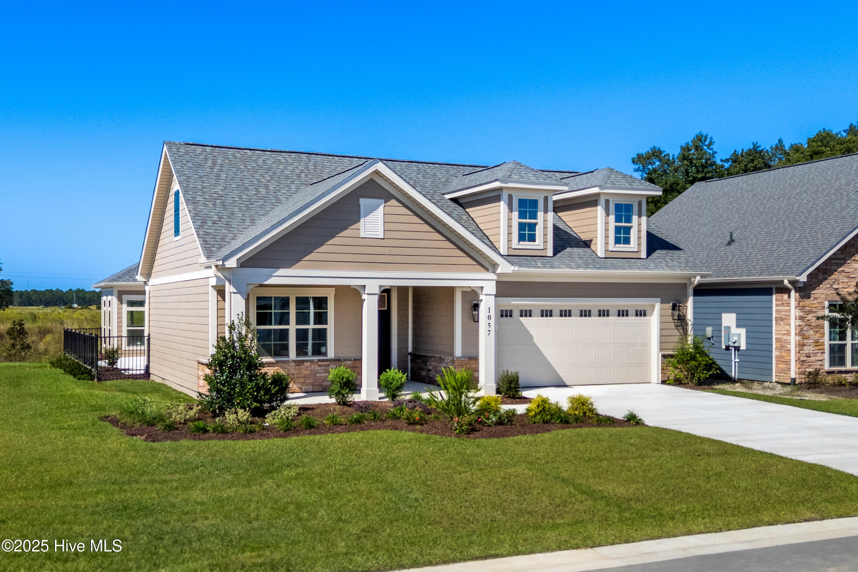 100499981 | Photo 44