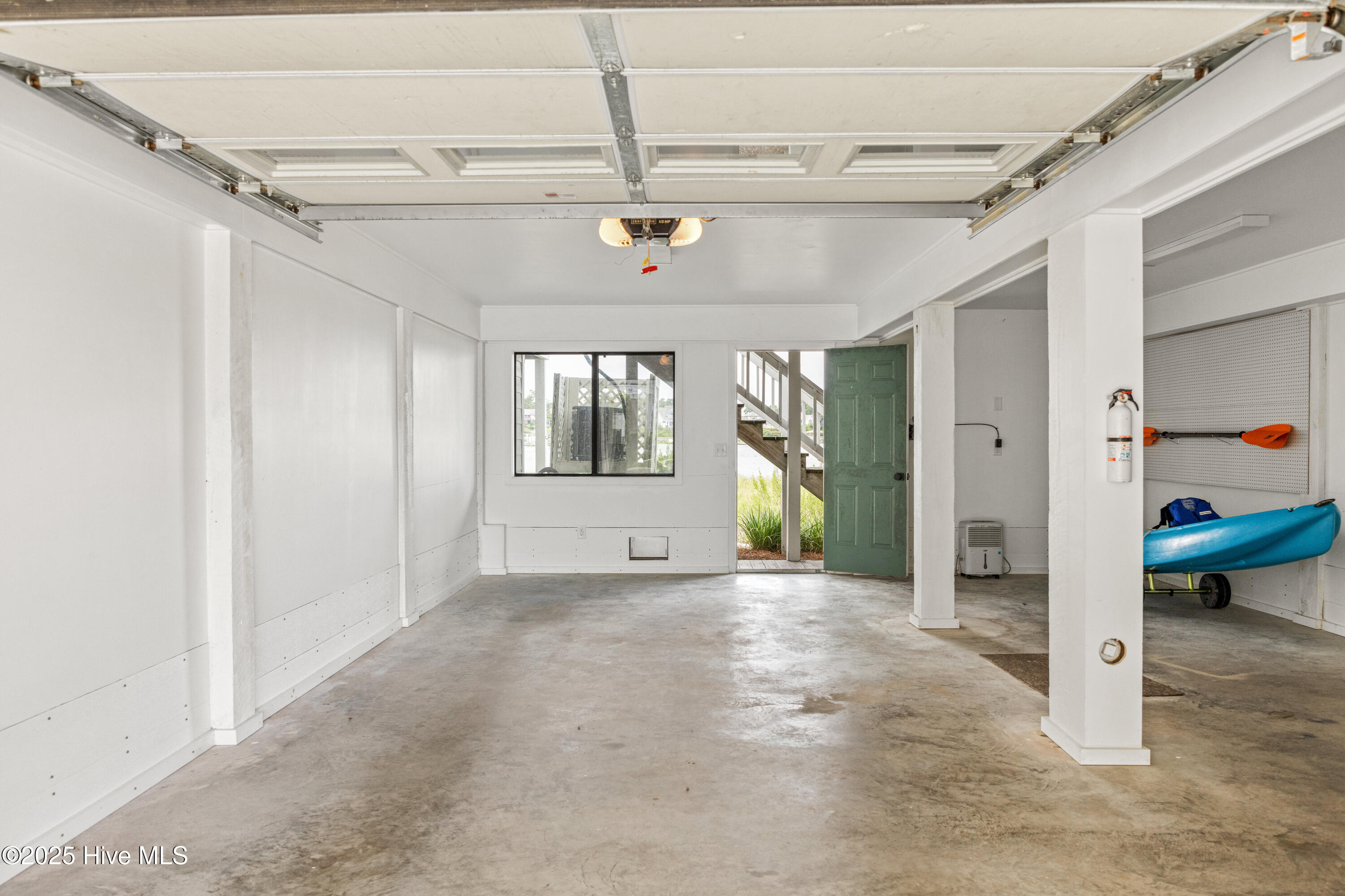 100523533 | Photo 31