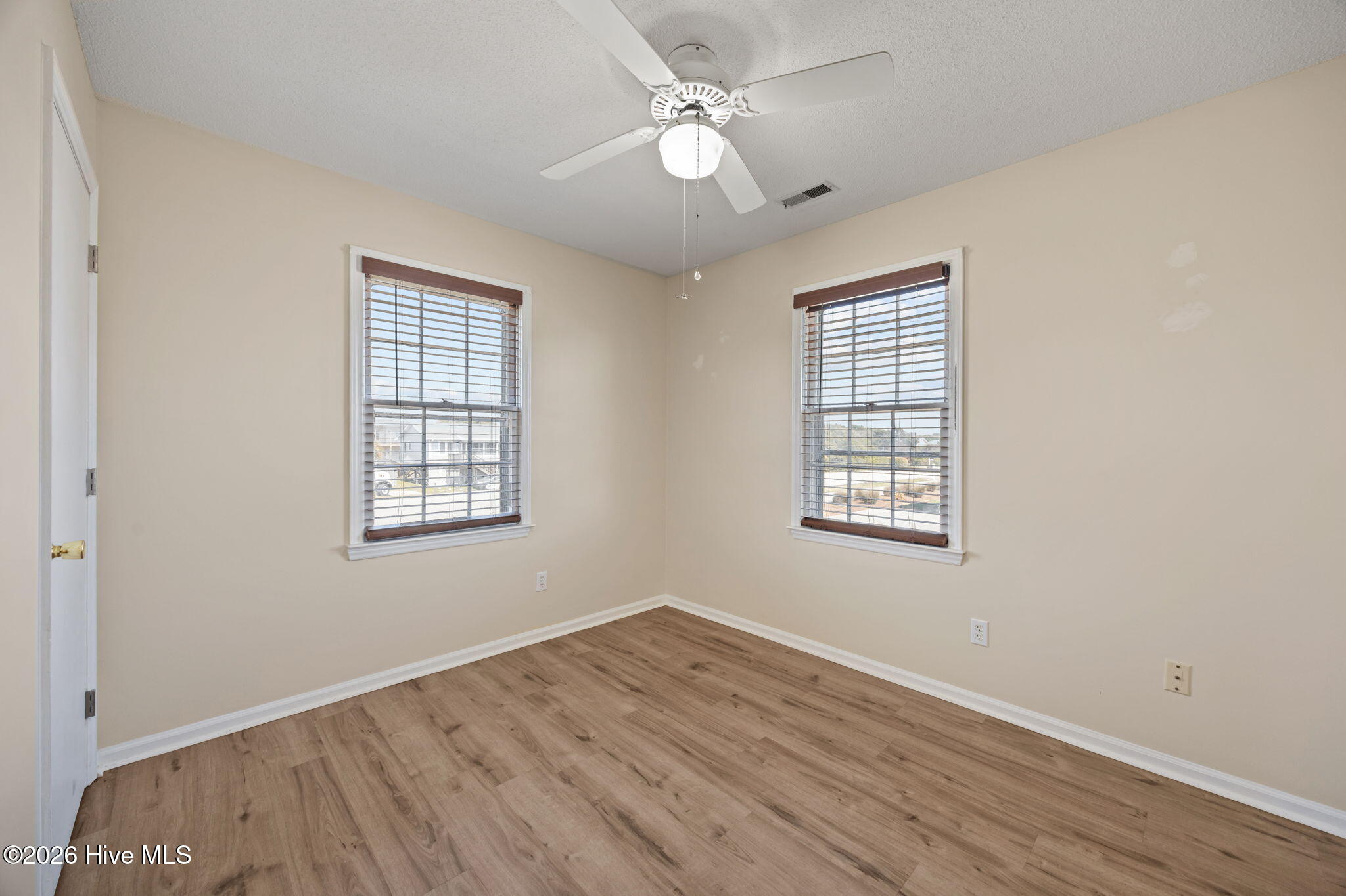 100562475 | Photo 27