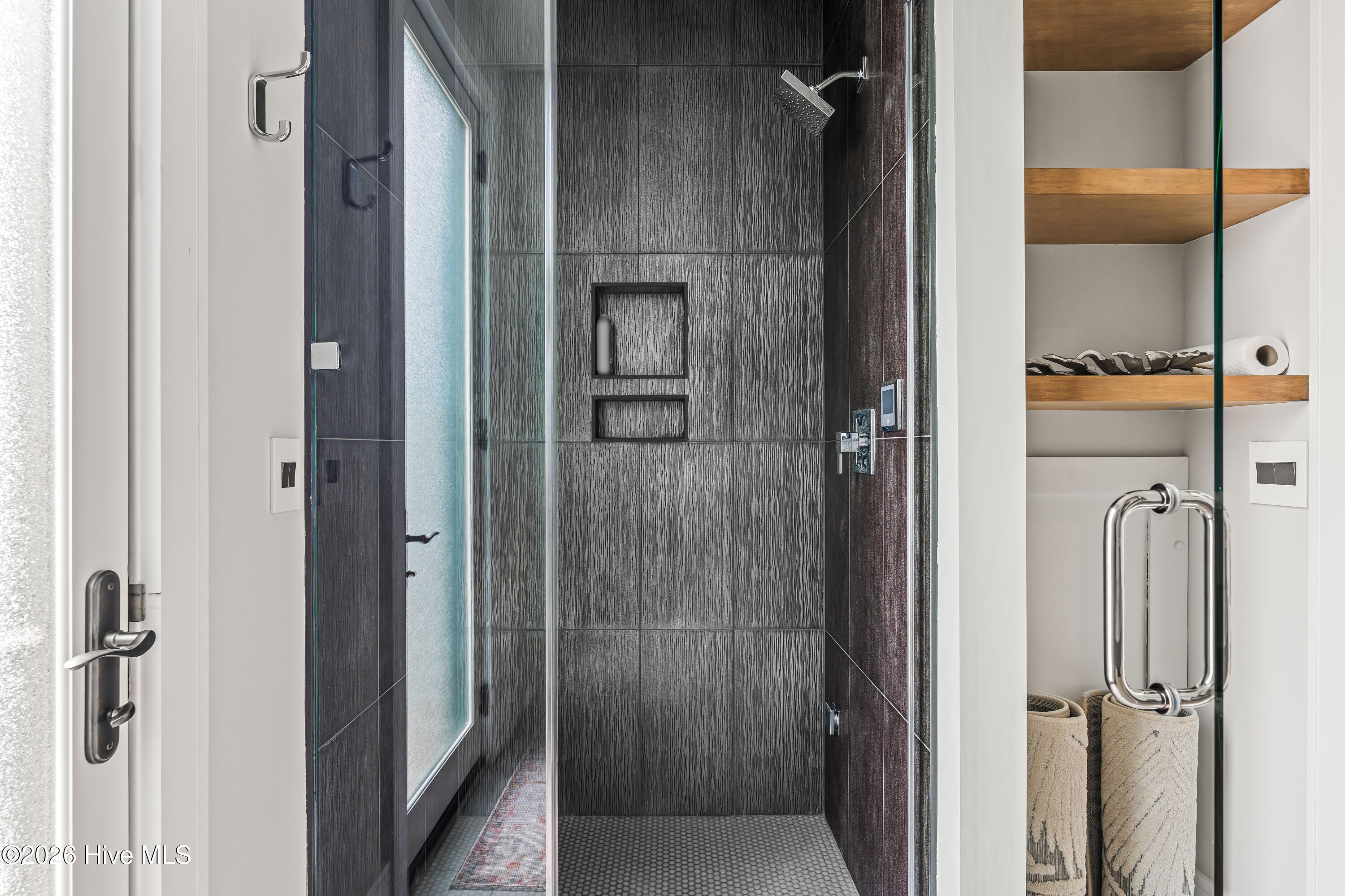 100567165 | Photo 77